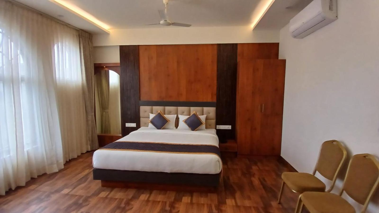 Pph Living Rajathagiri Palace Premium Bangalore