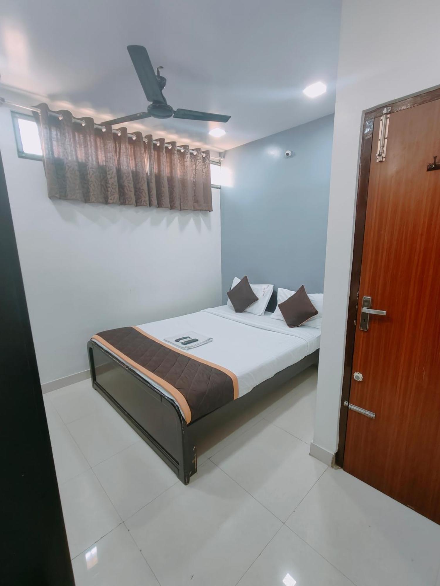 Golden Arch Hotel 3*