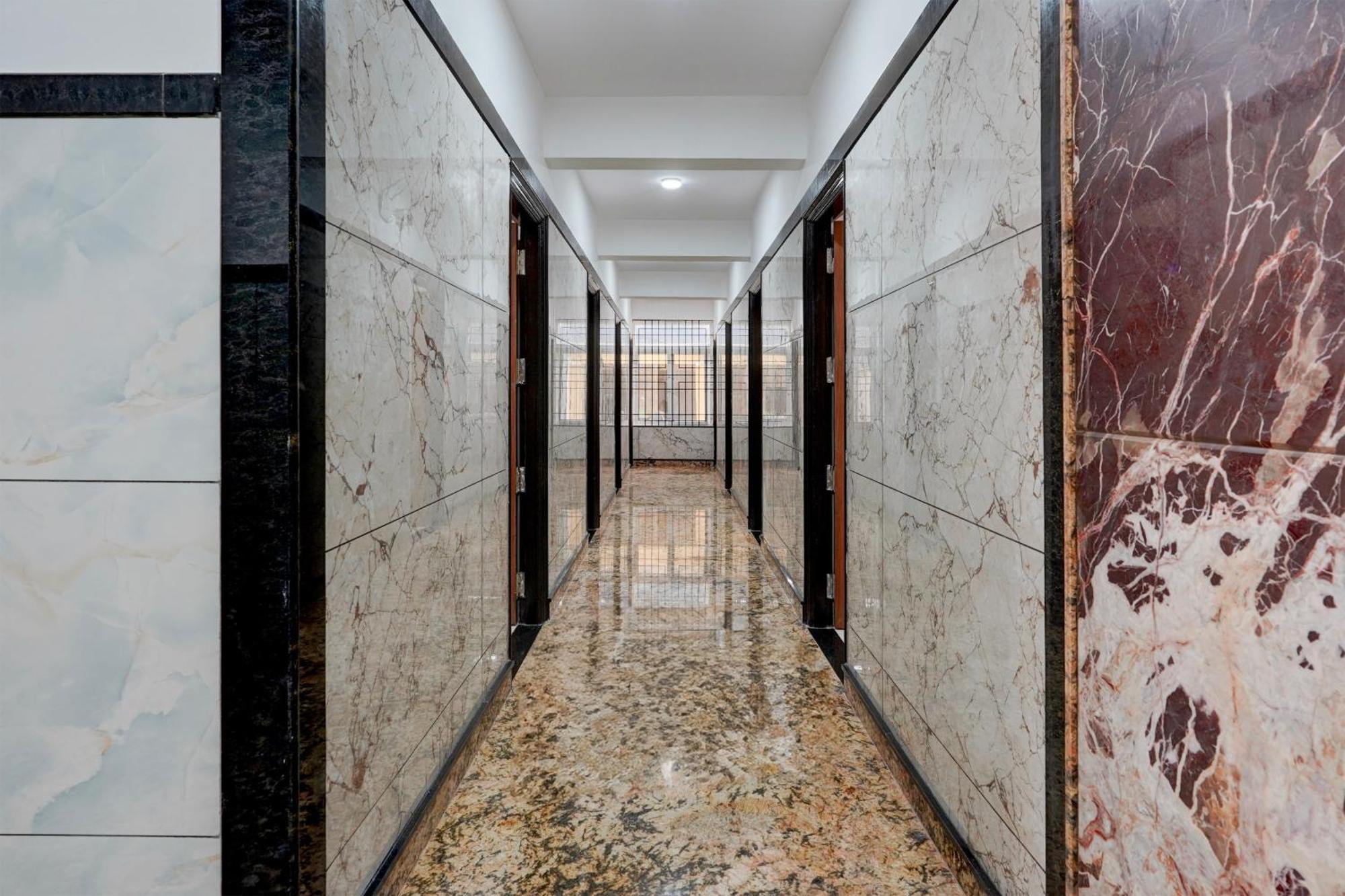 Hotel O Golden Comforts 3*