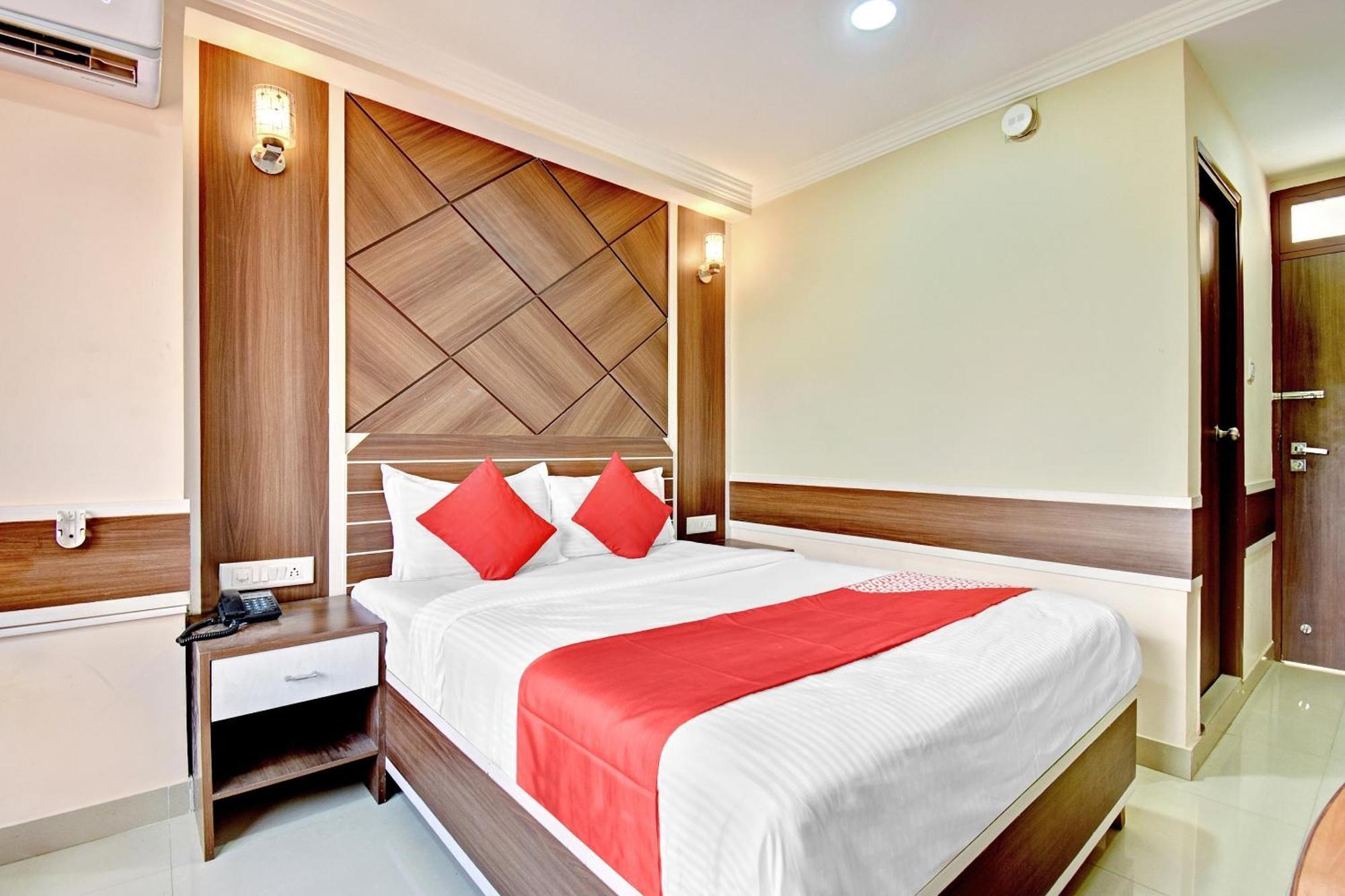 Hotel O Royal Wood Premier 3*