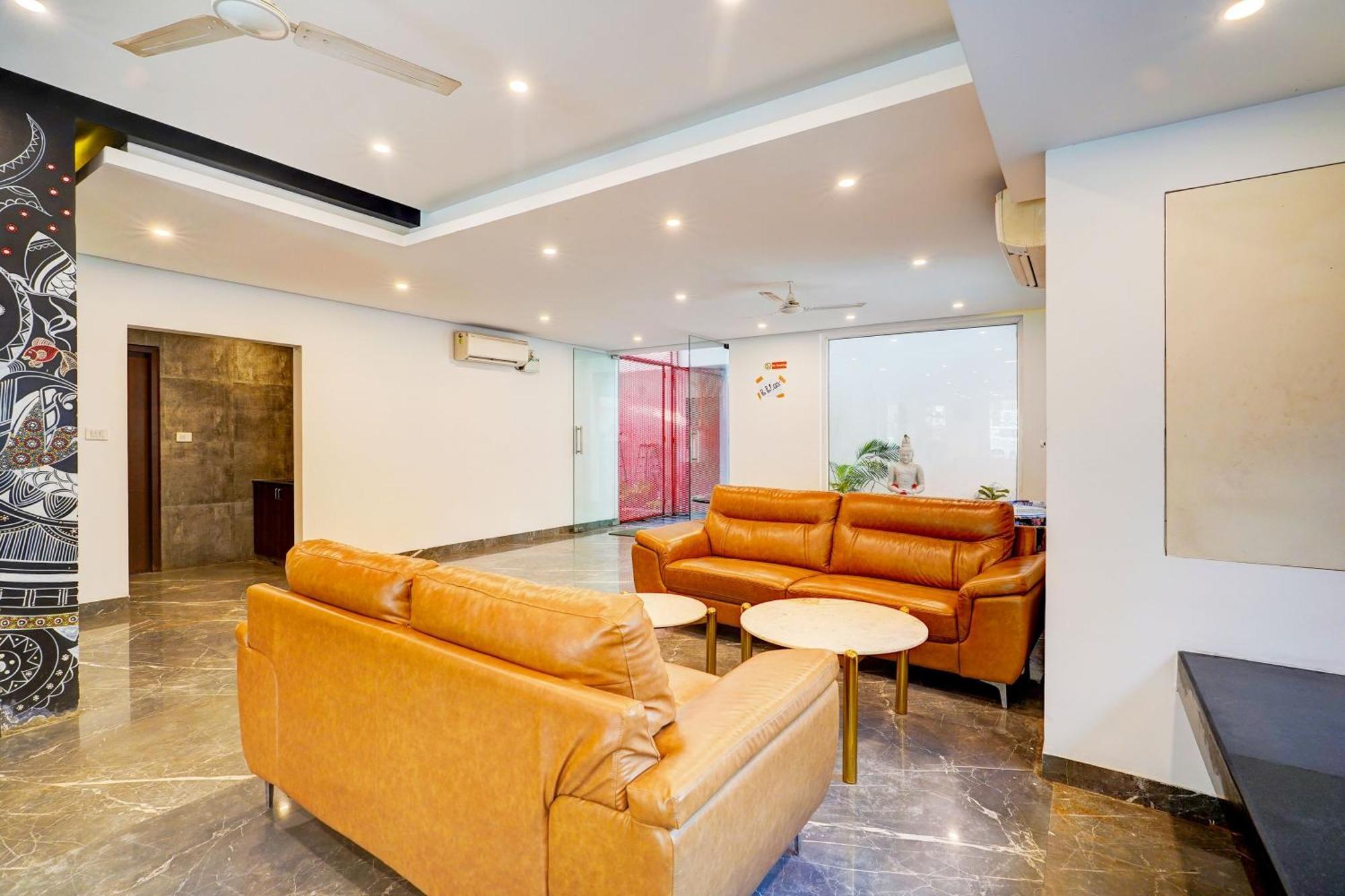 Super Townhouse Hebbal Bhadrappa Layout Hotel 4*