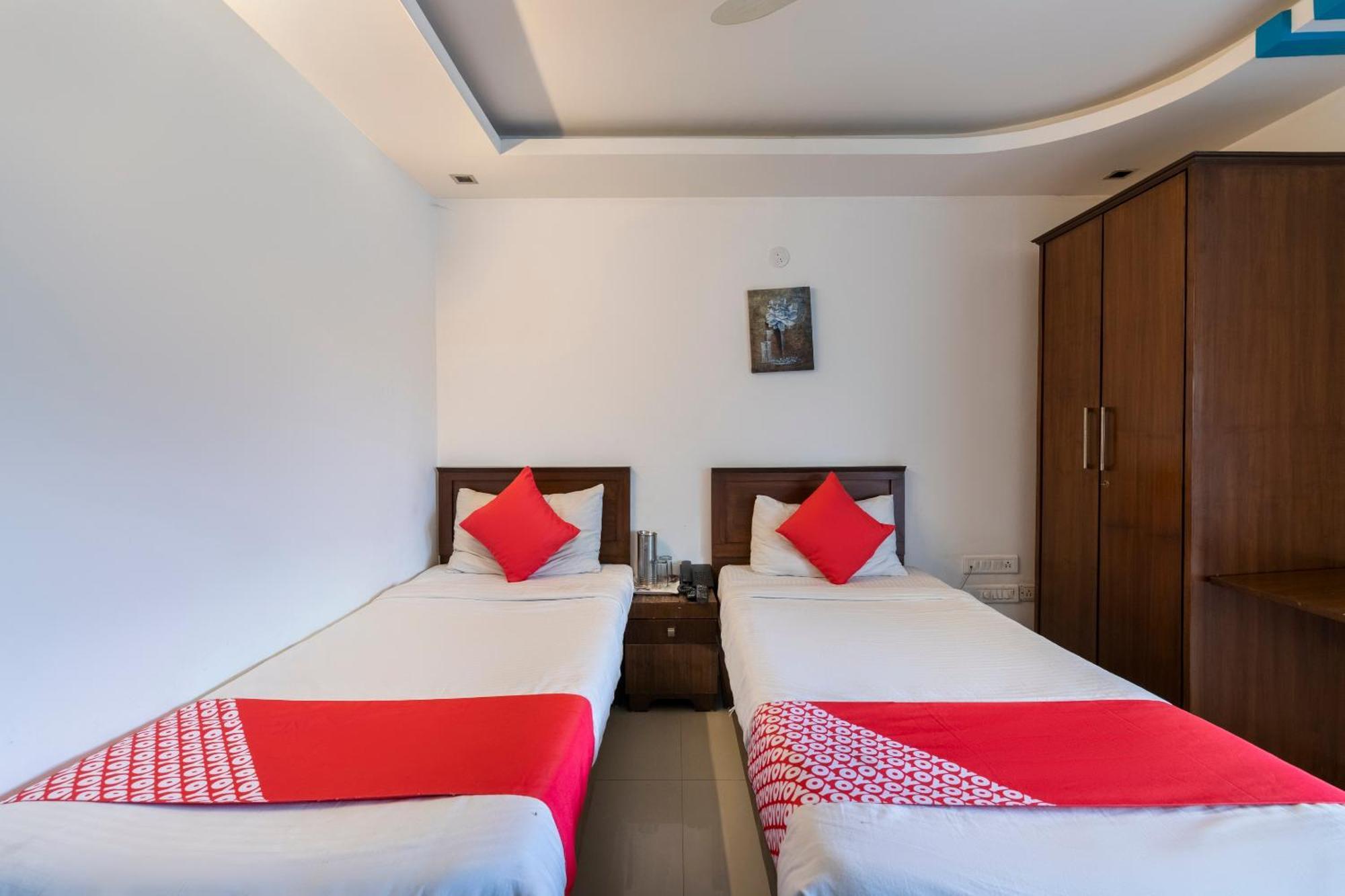 71863 The Red Velvet Opposite Novel Office Marathahalli Bridge. Hotel 3*