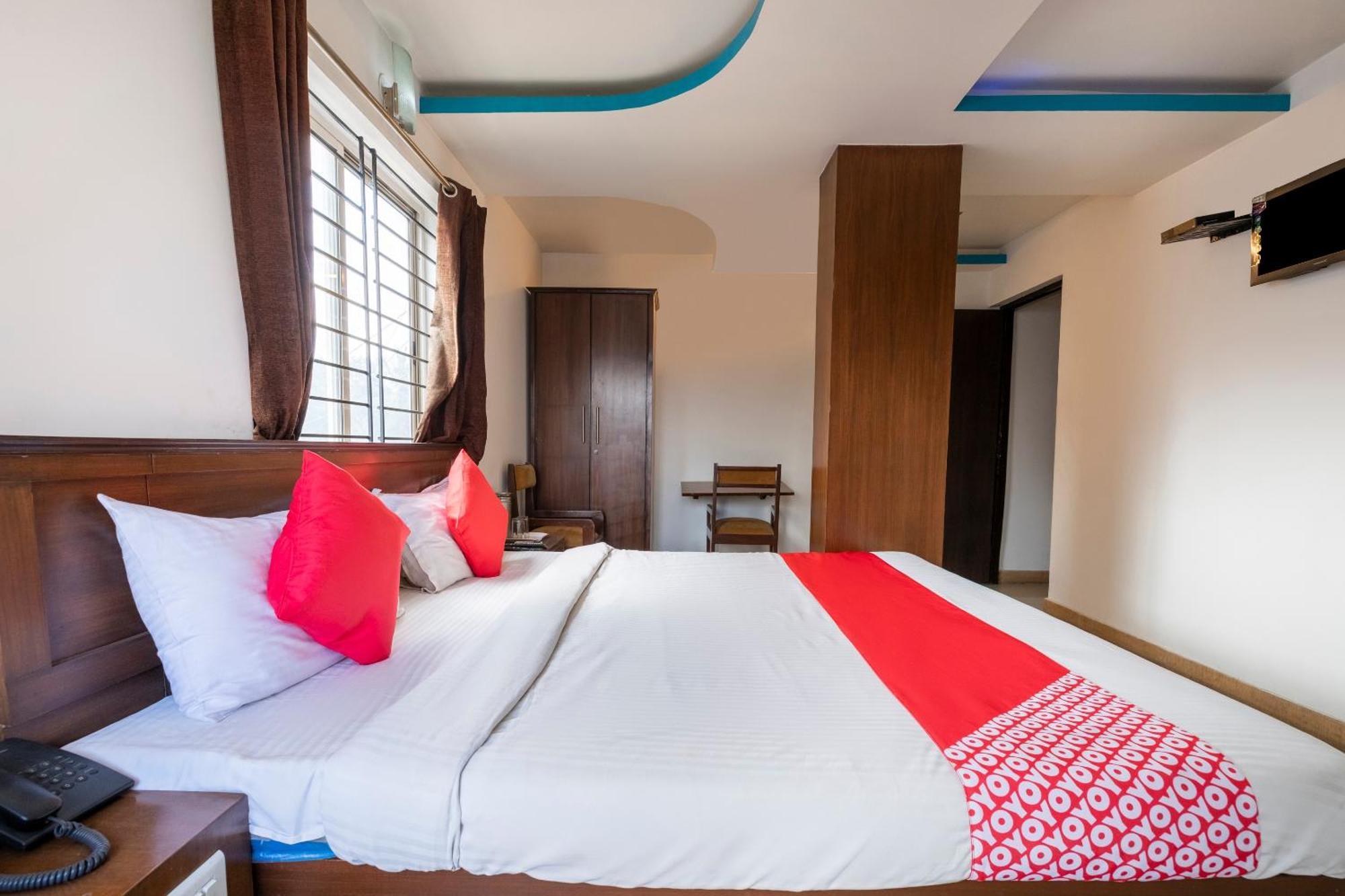 71863 The Red Velvet Opposite Novel Office Marathahalli Bridge. 3* Bangalore