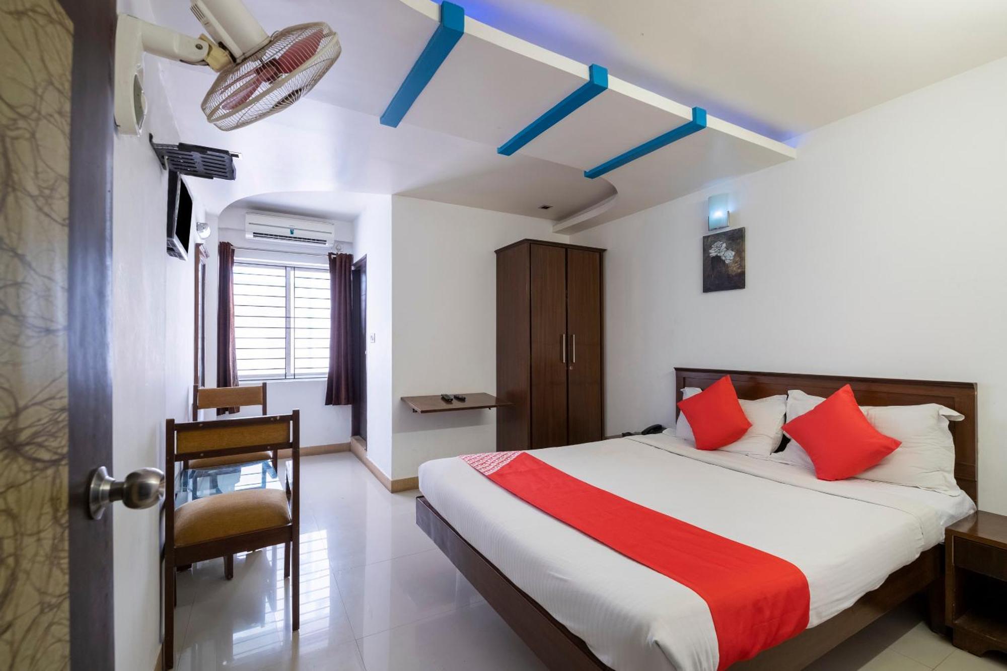 Hotel 71863 The Red Velvet Opposite Novel Office Marathahalli Bridge. 3*
