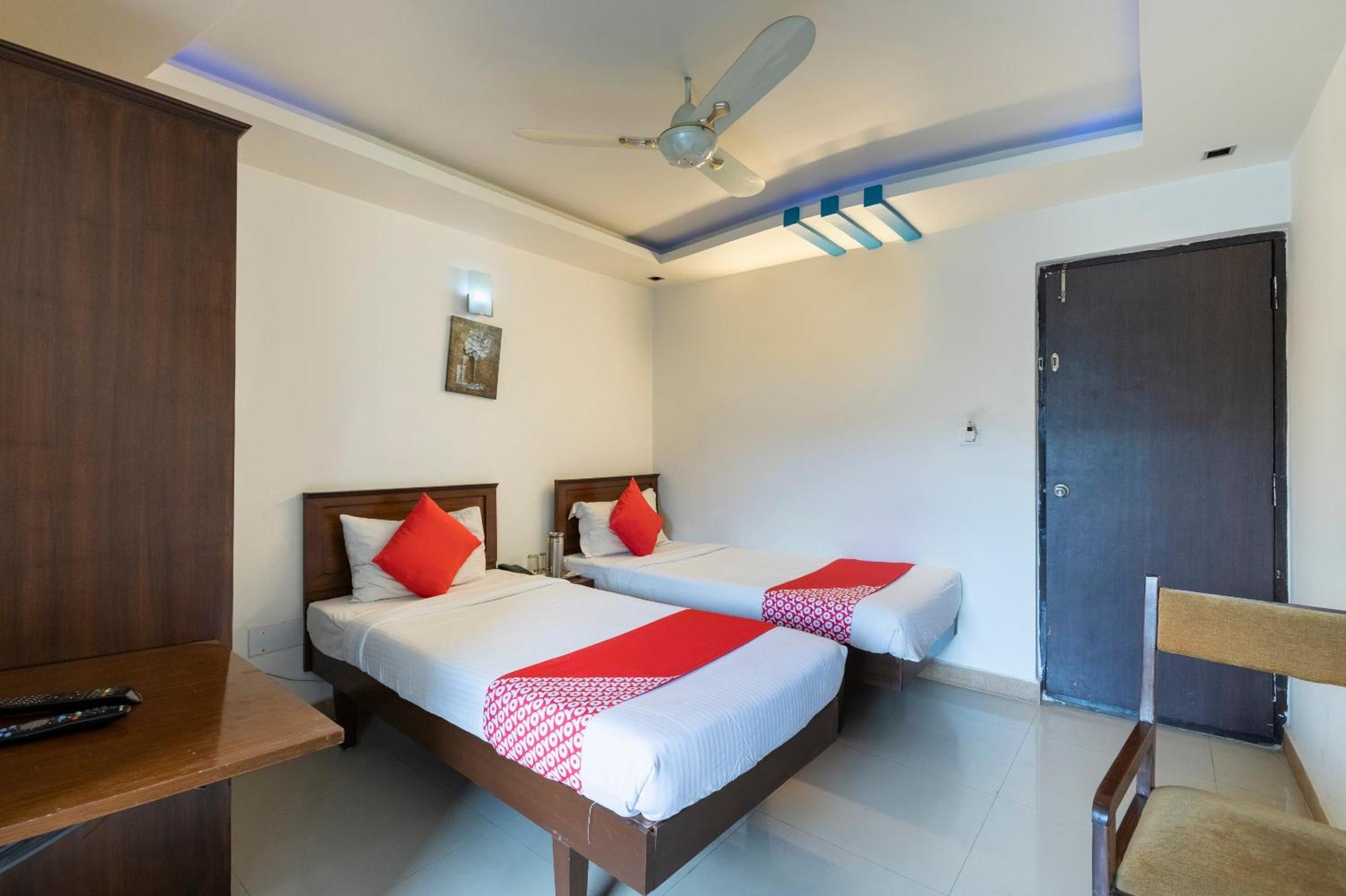 Hotel 71863 The Red Velvet Opposite Novel Office Marathahalli Bridge. Bangalore
