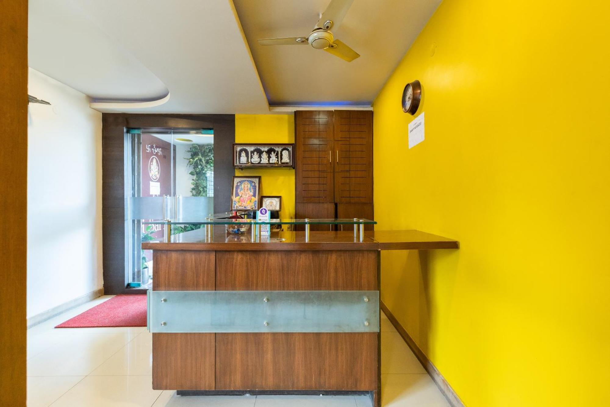 71863 The Red Velvet Opposite Novel Office Marathahalli Bridge. Hotel 3*