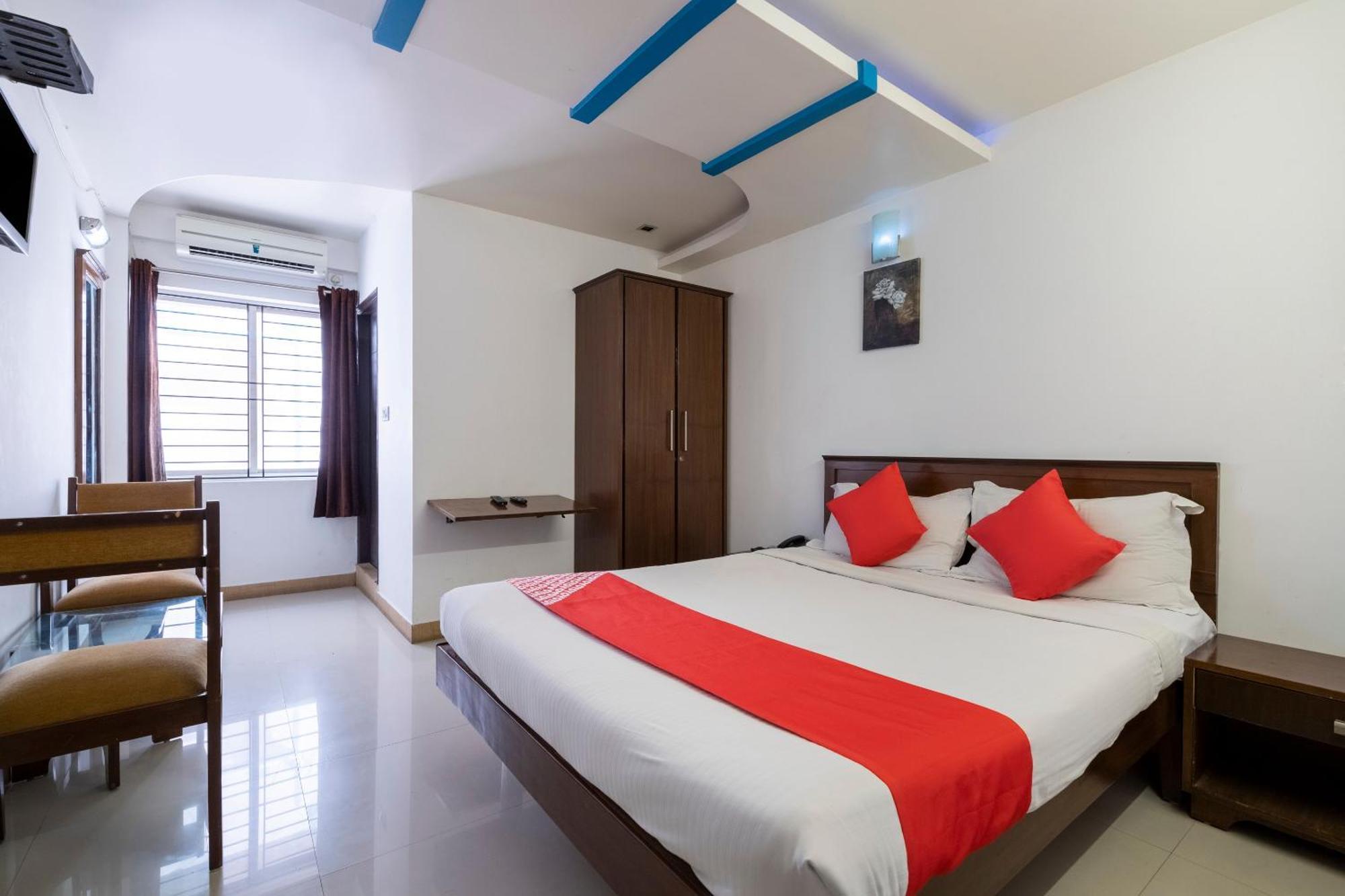 Hotel 71863 The Red Velvet Opposite Novel Office Marathahalli Bridge. 3*