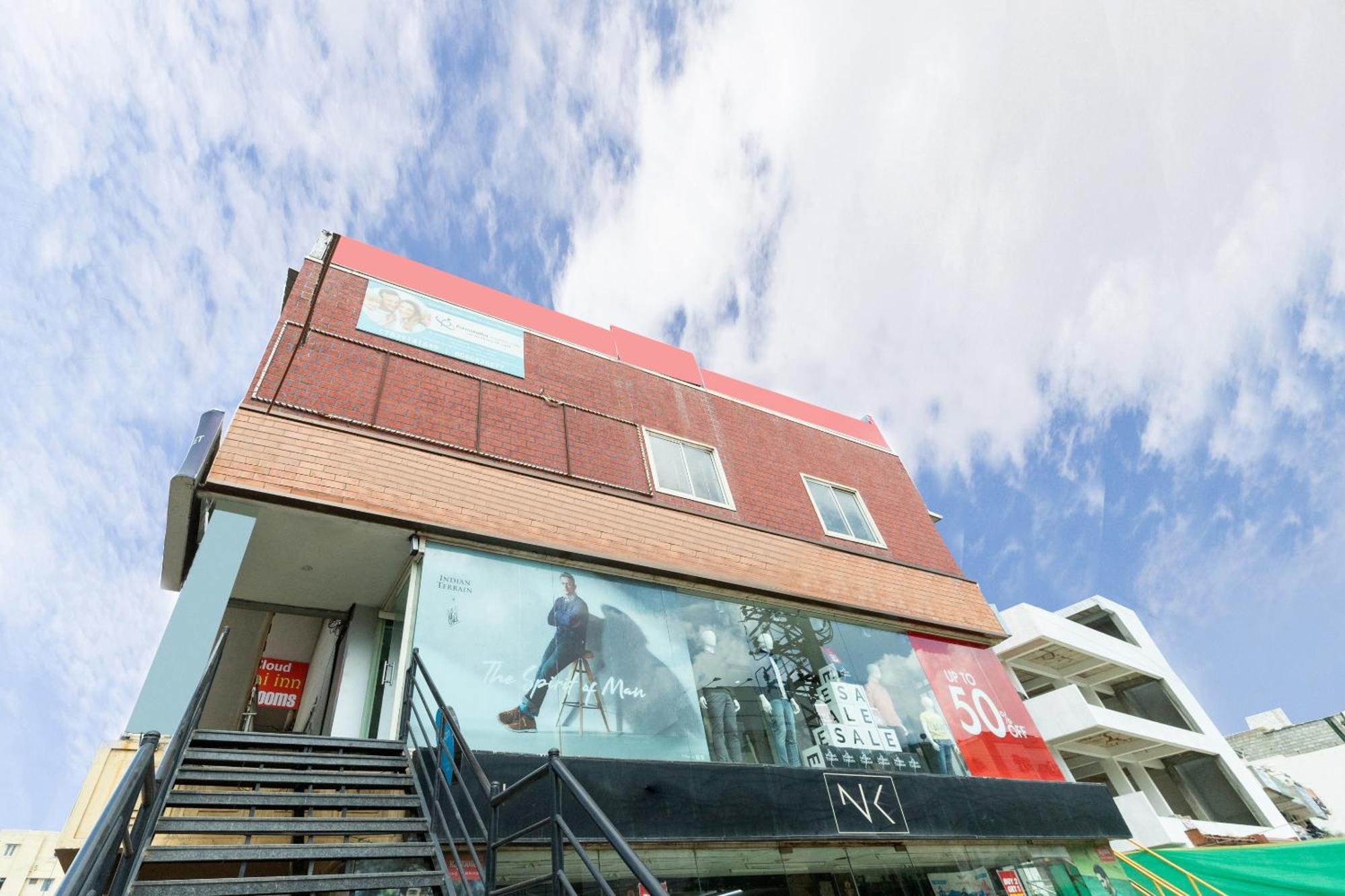 Hotel 71863 The Red Velvet Opposite Novel Office Marathahalli Bridge. Bangalore