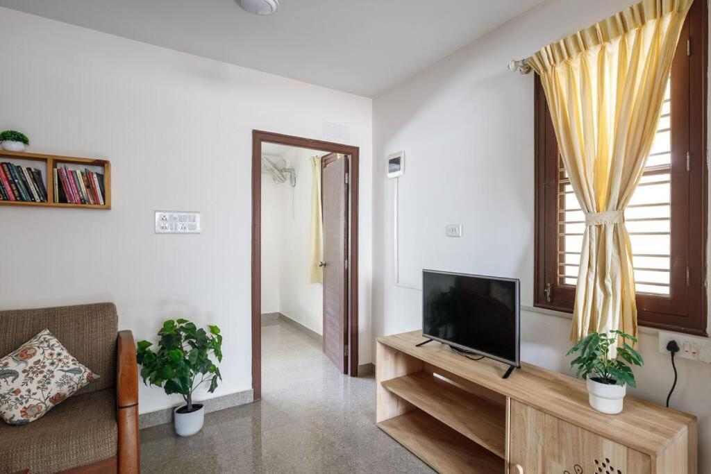 #09 Close To Aster Cmi, Manipal, Hebbal Apartment