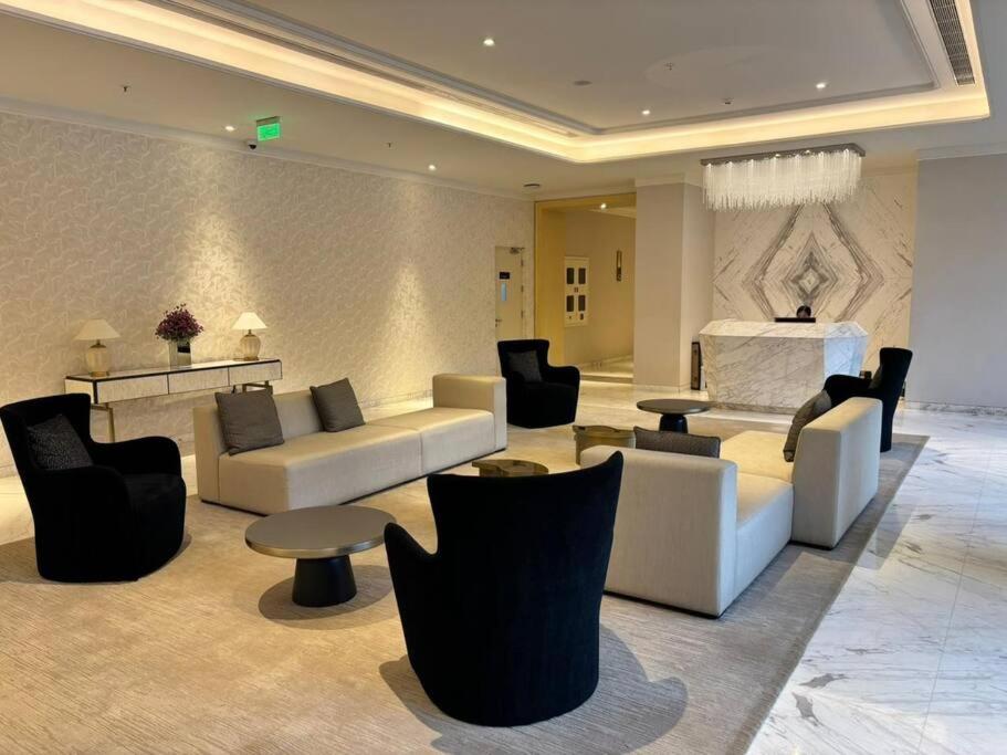 Luxury At Leela Residences Close To Manyanta Tech Park And Airport Apartment
