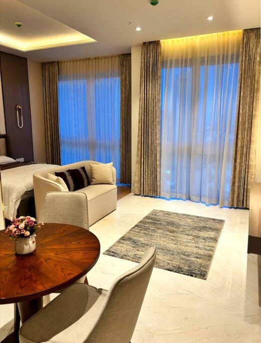 Apartment Luxury At Leela Residences Close To Manyanta Tech Park And Airport *