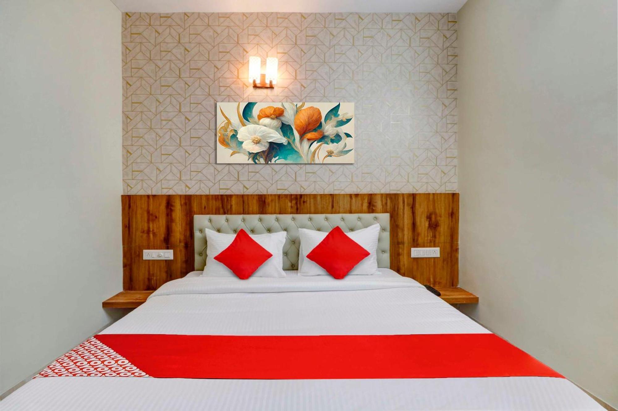 Hotel Super Collection O Global Near Kengeri Bus Terminal Metro Station 4*