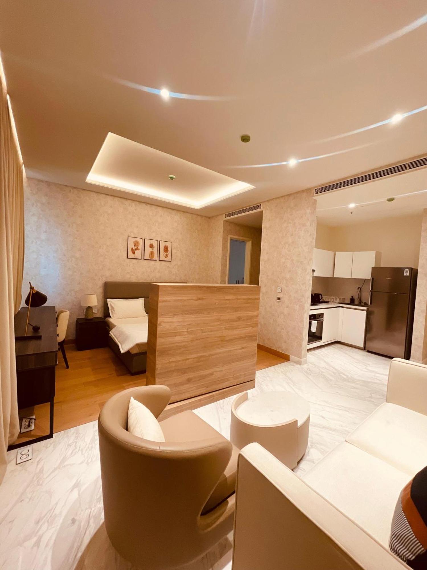 Leela Bhartiya - Luxury Apartment
