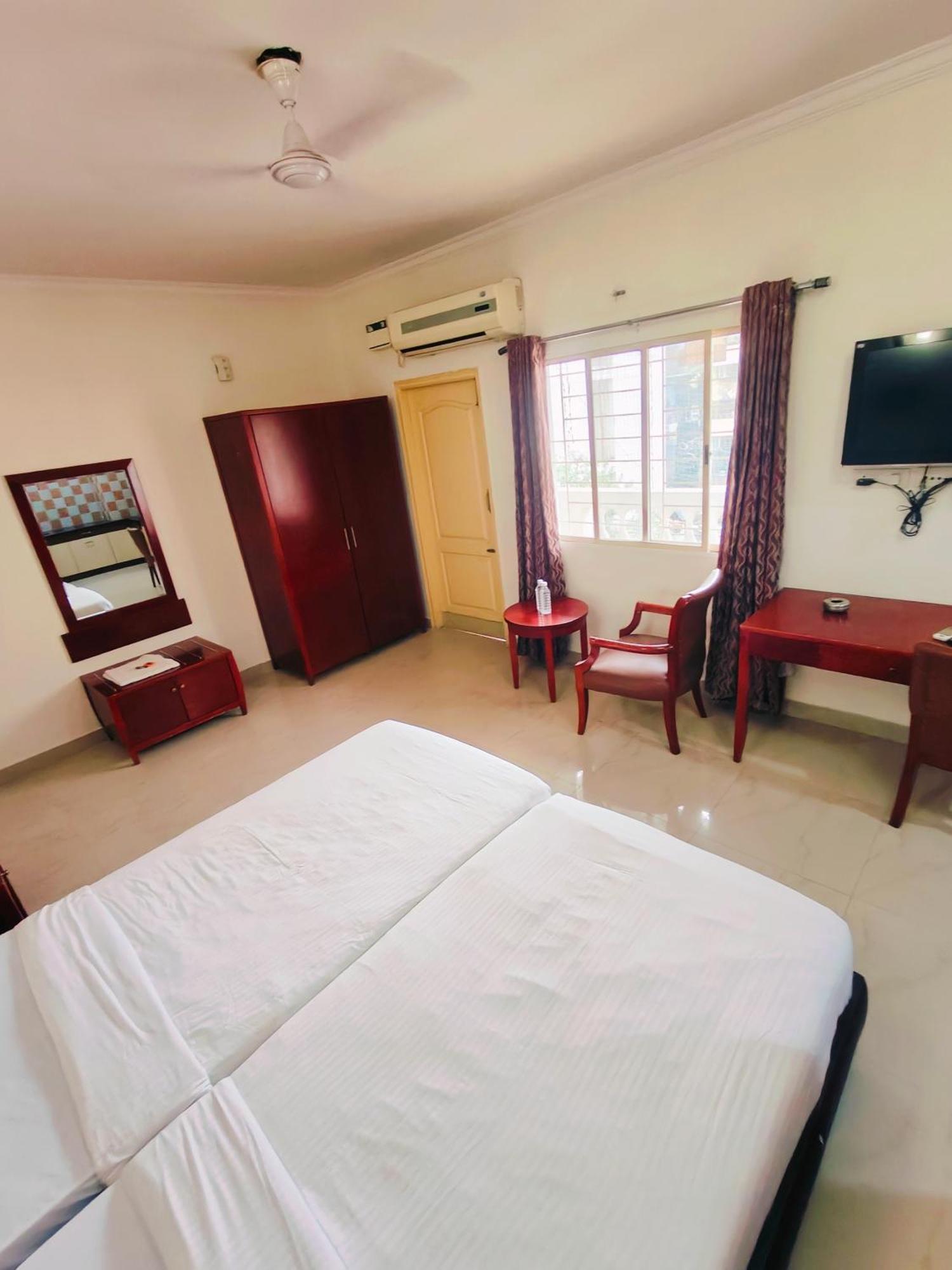 Kings Palace Grounds Hotel