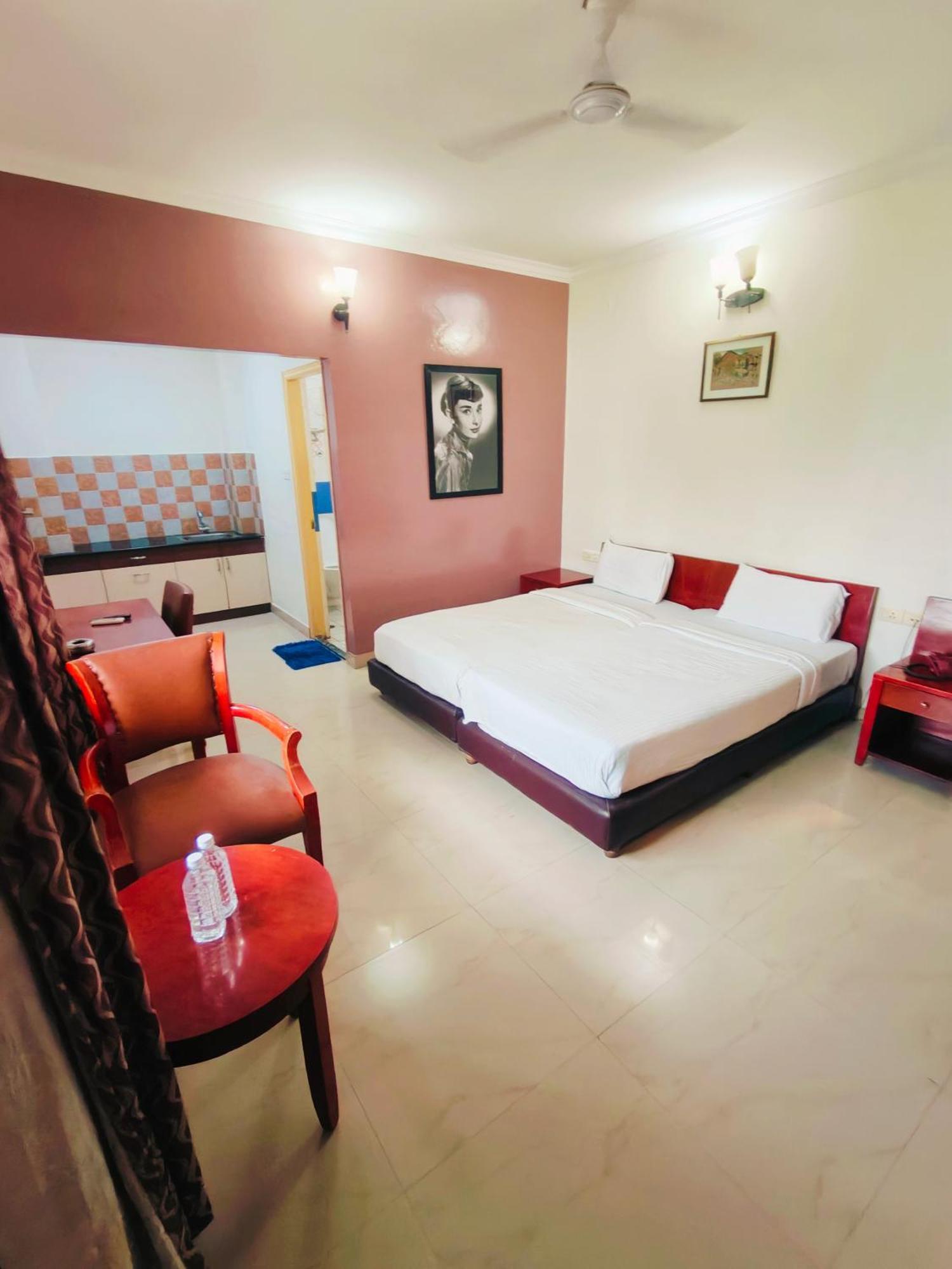 Kings Palace Grounds Hotel *