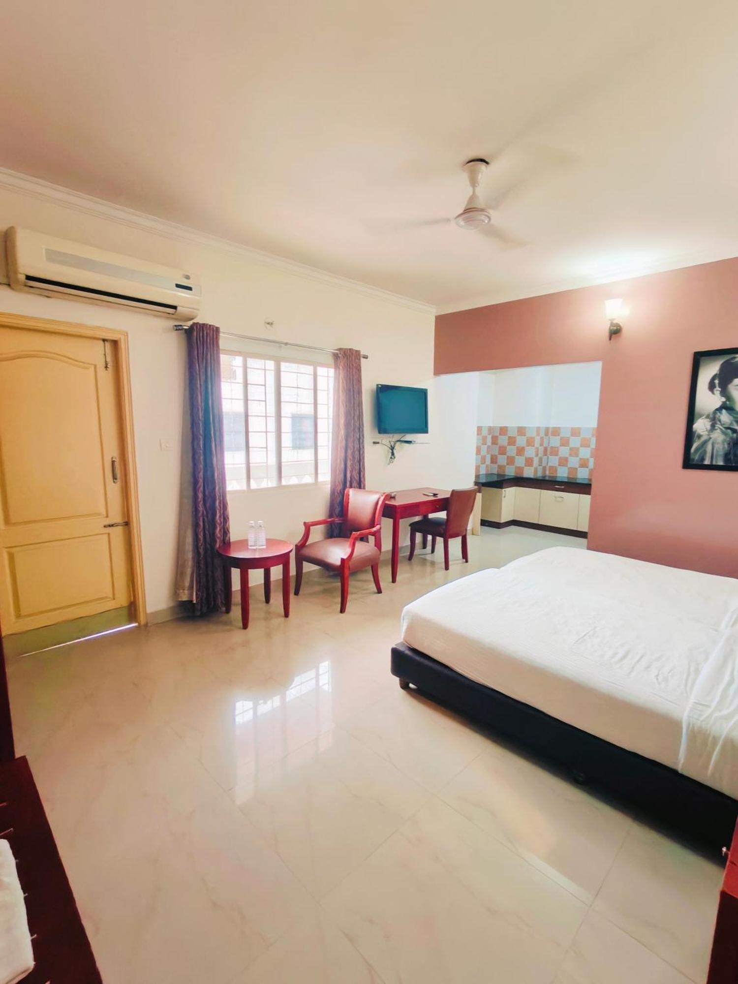 Kings Palace Grounds Hotel