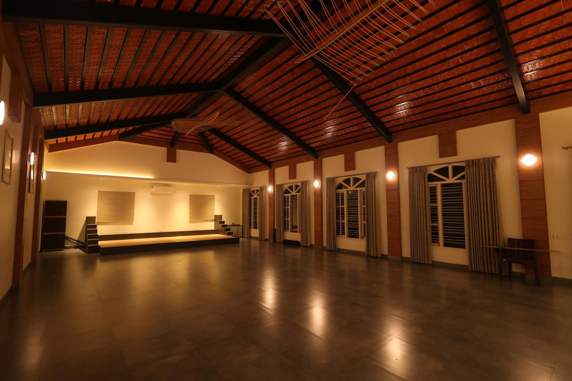 Nirantara & Resort Kammasandra
