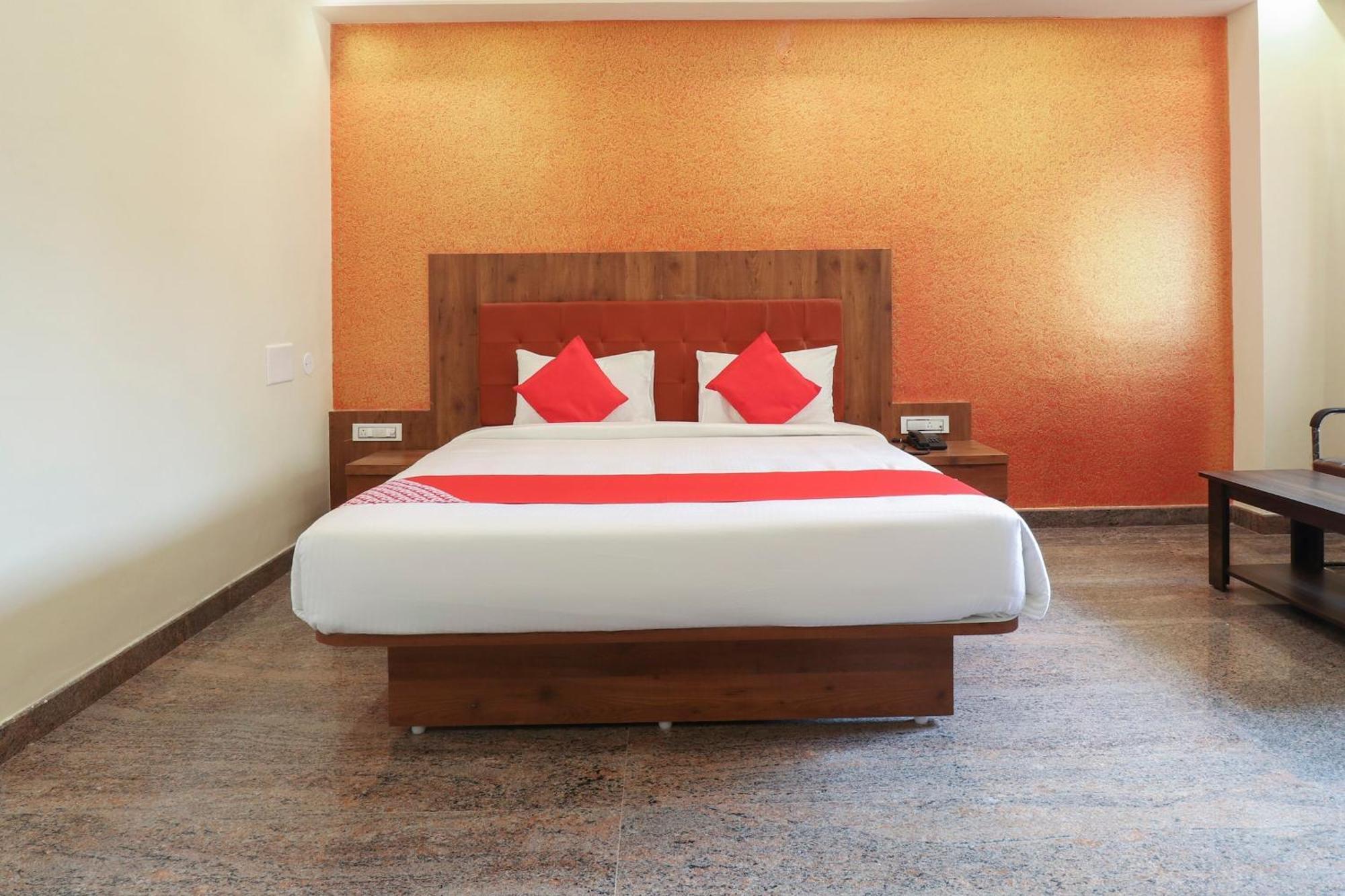 Collection O Champion Hotel 3*