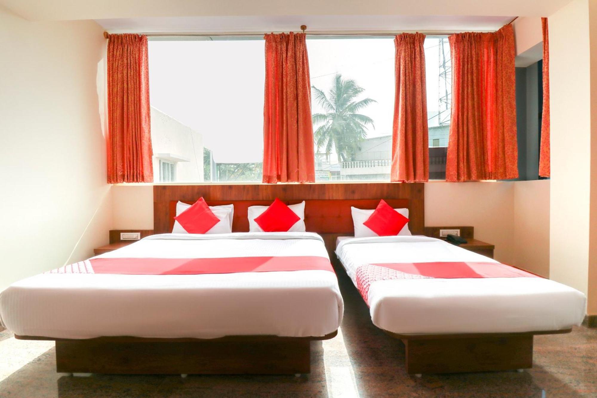 Hotel Collection O Champion 3*