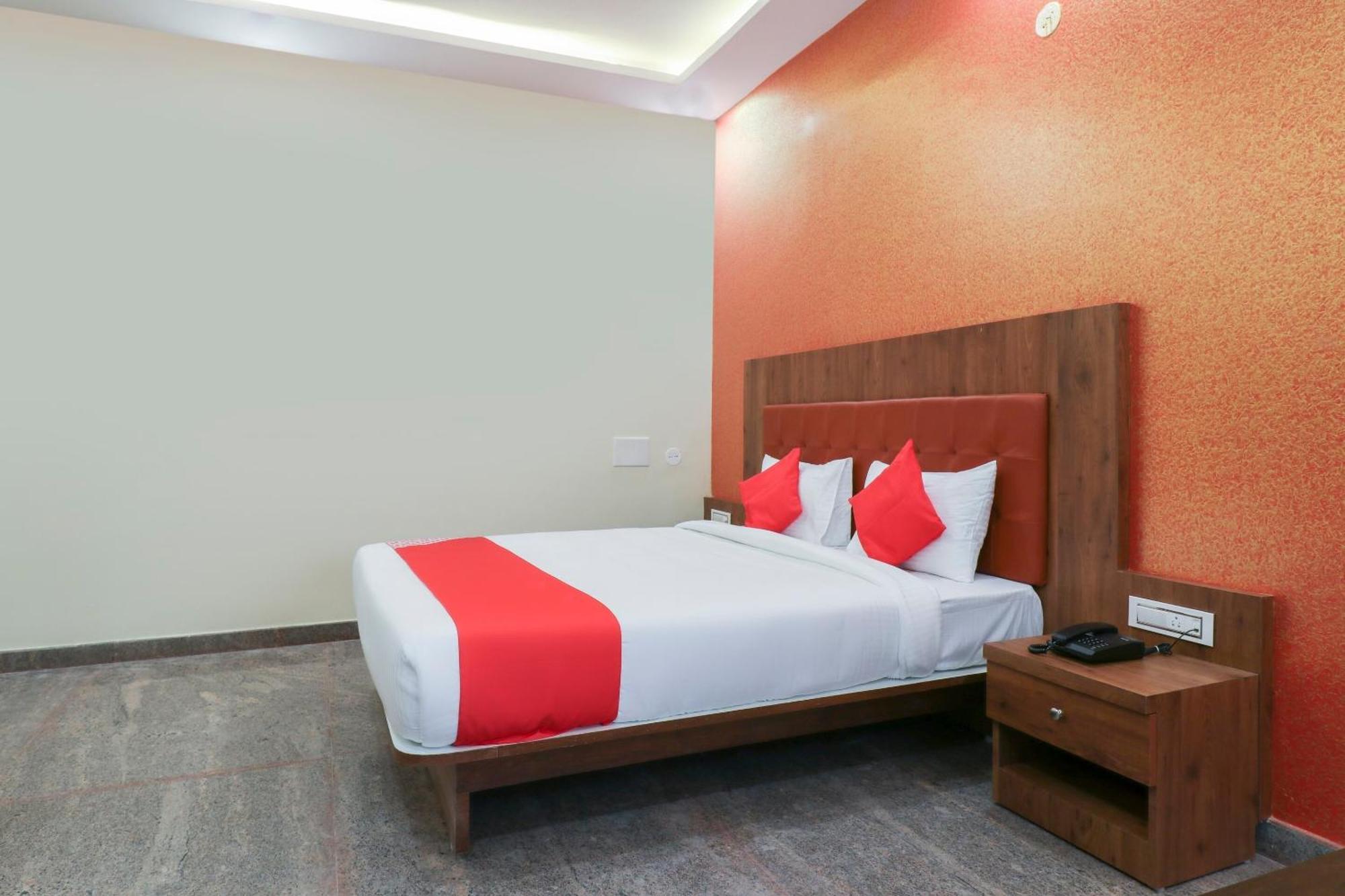 Collection O Champion Hotel 3*