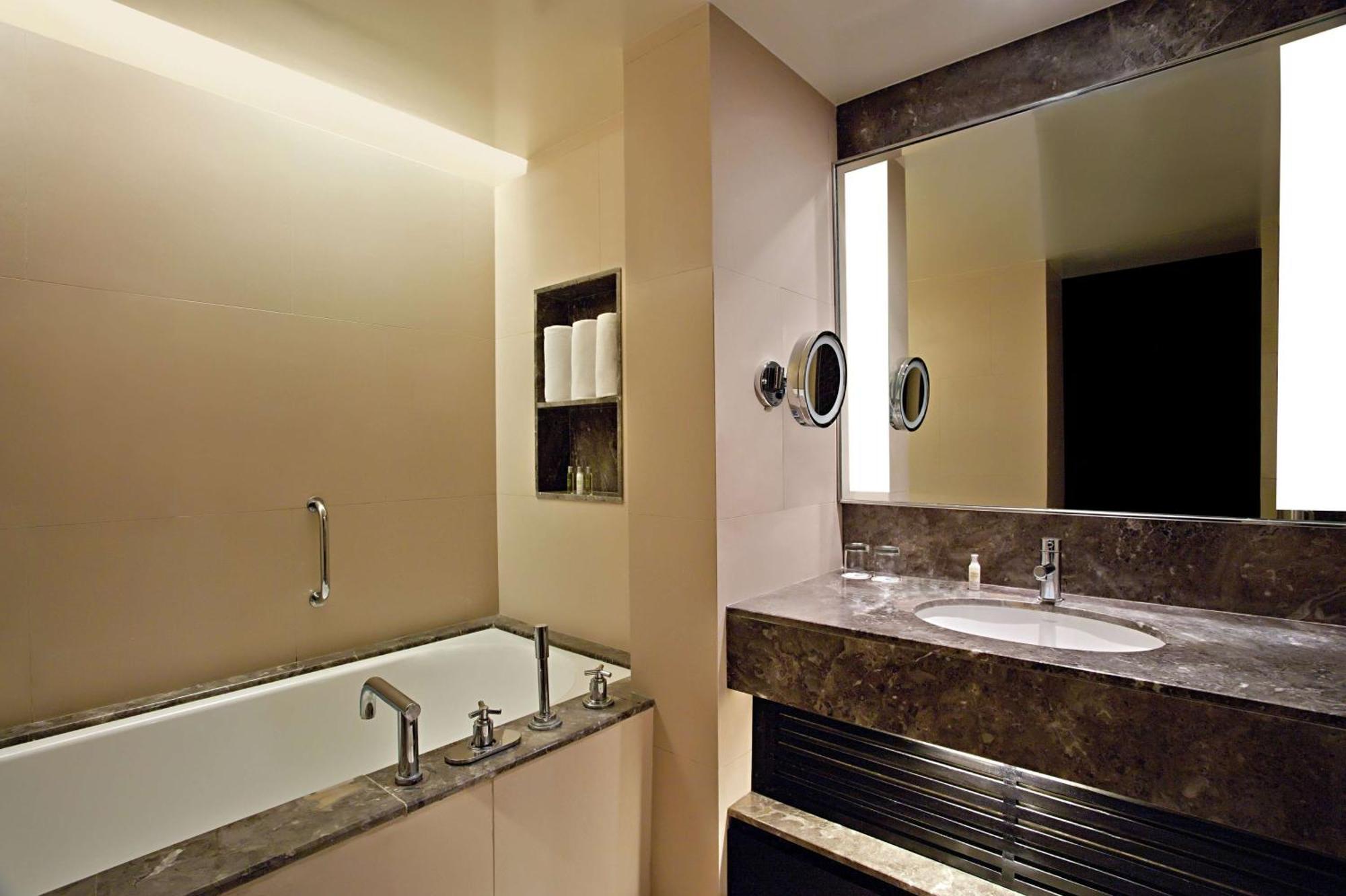 Doubletree By Hilton Outer Ring Road