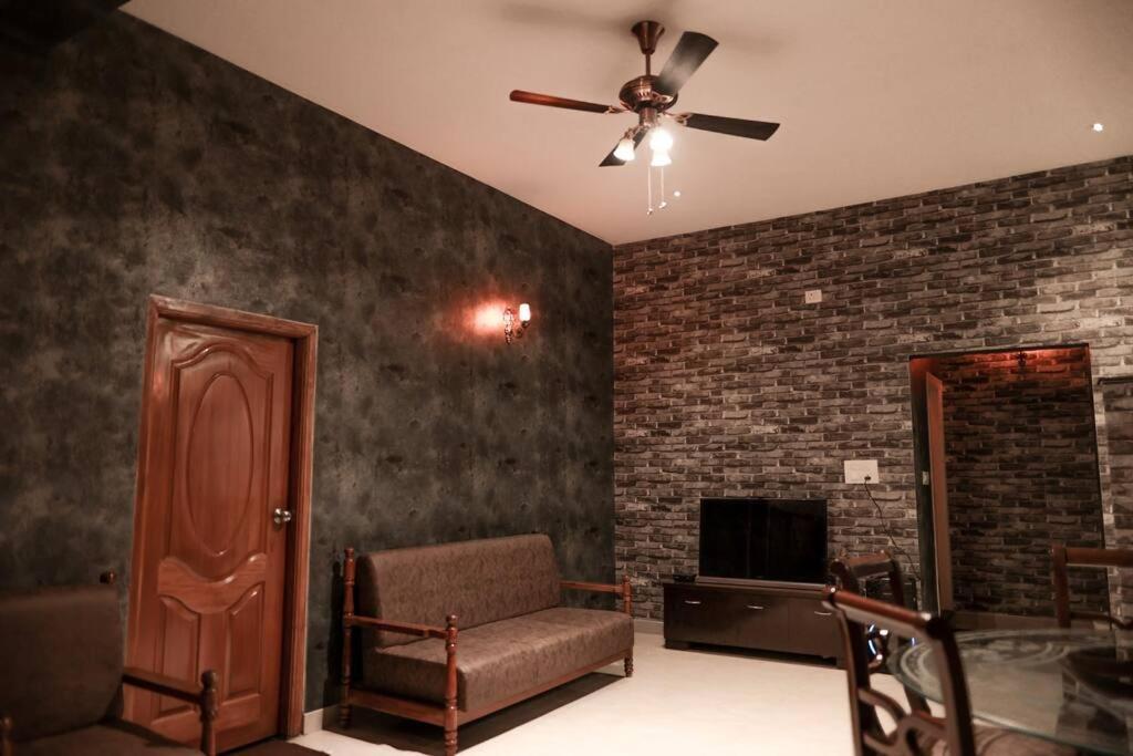 Lemon Tree - With Rooftop Private Pool Near Holiday home Bangalore