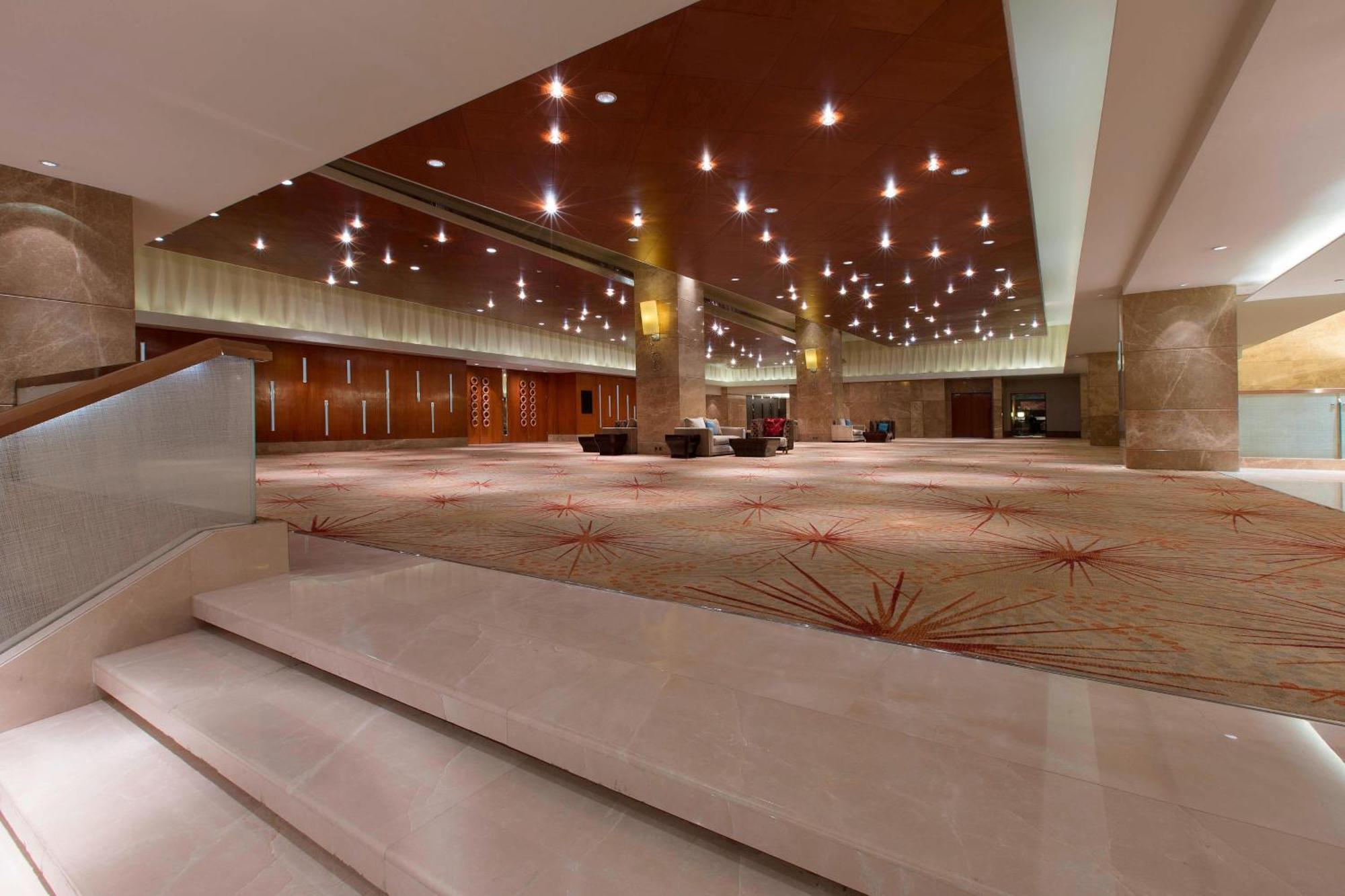 Sheraton Grand At Brigade Gateway 5*