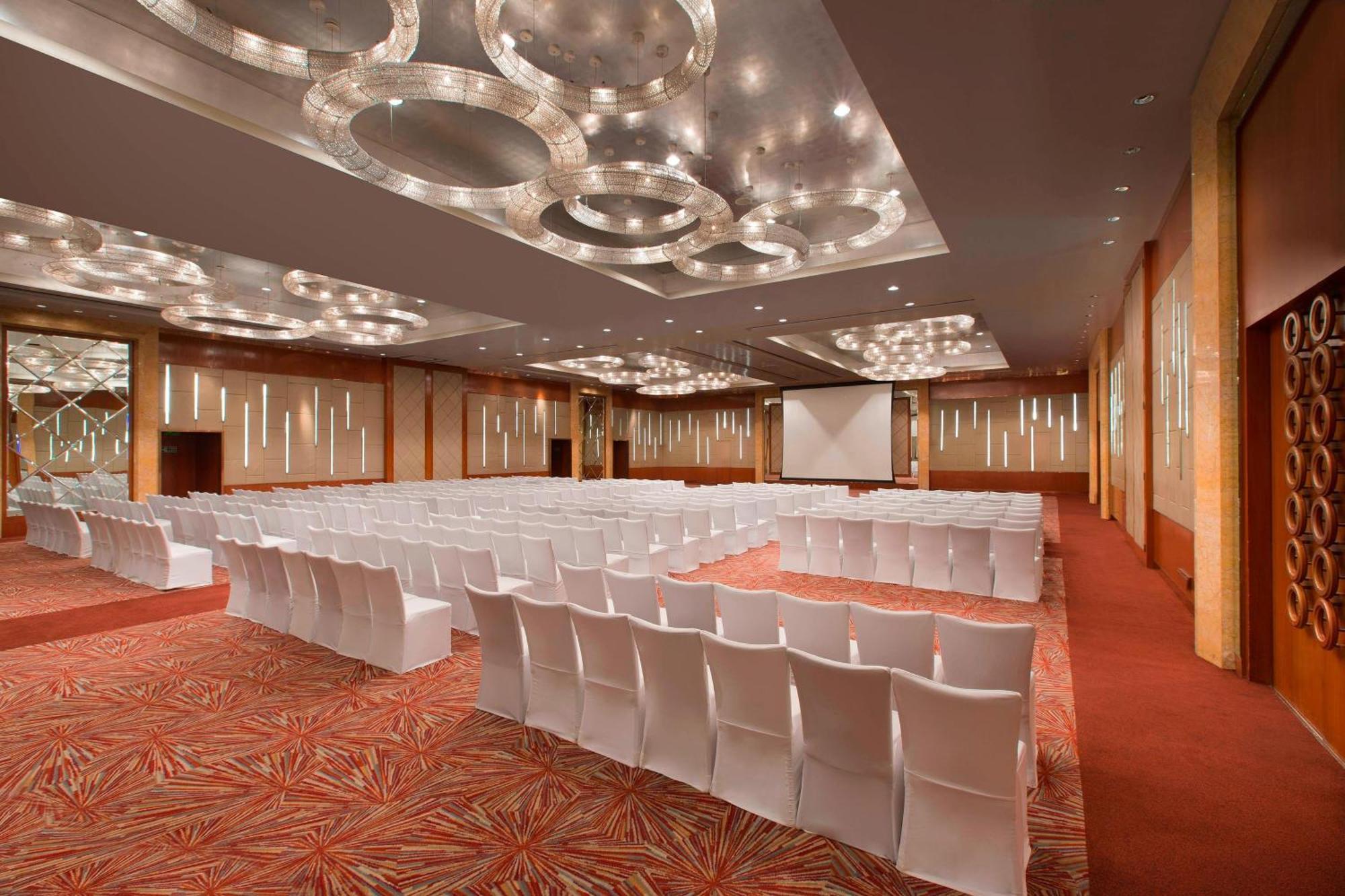 Sheraton Grand At Brigade Gateway 5* Bangalore