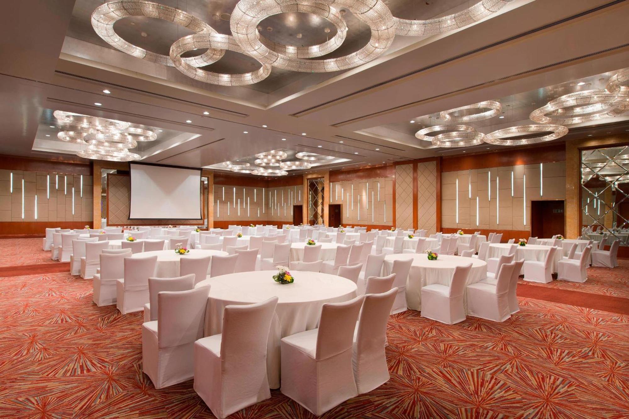Hotel Sheraton Grand At Brigade Gateway 5*