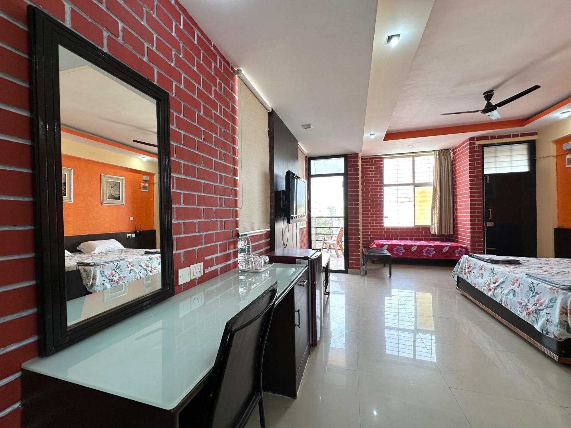 Guest house Fernandes Complex Bangalore