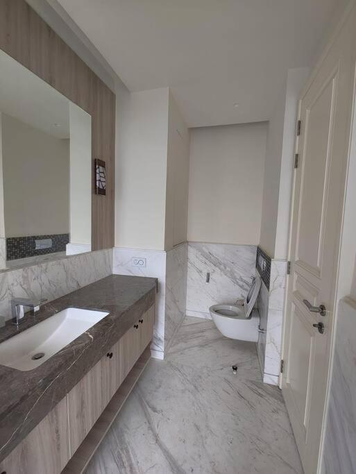 Apartment Luxury Retreat At Bhartiya