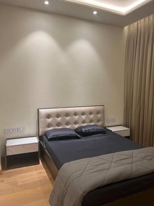 Luxury Retreat At Bhartiya Apartment *