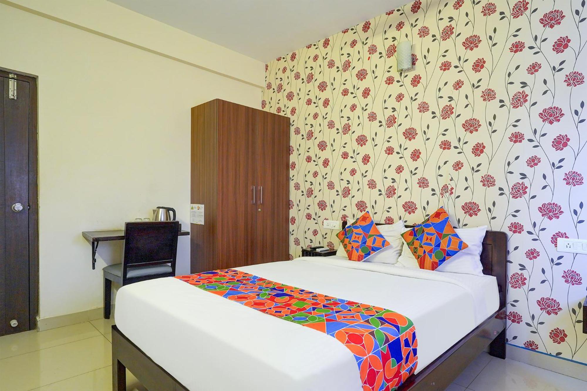 Hotel Collection O Green Wood 5 Bangalore
