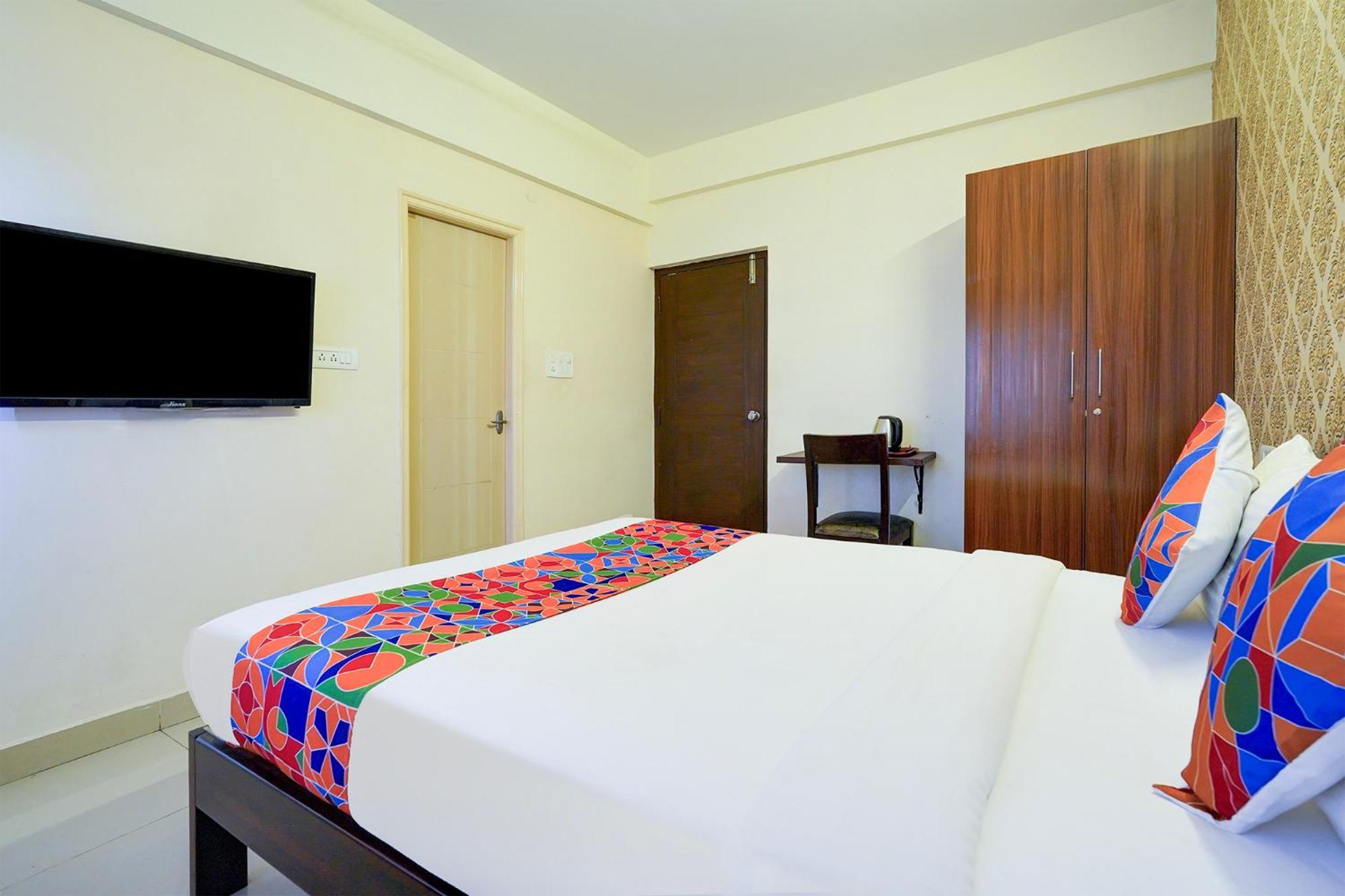 Collection O Green Wood 5 Hotel