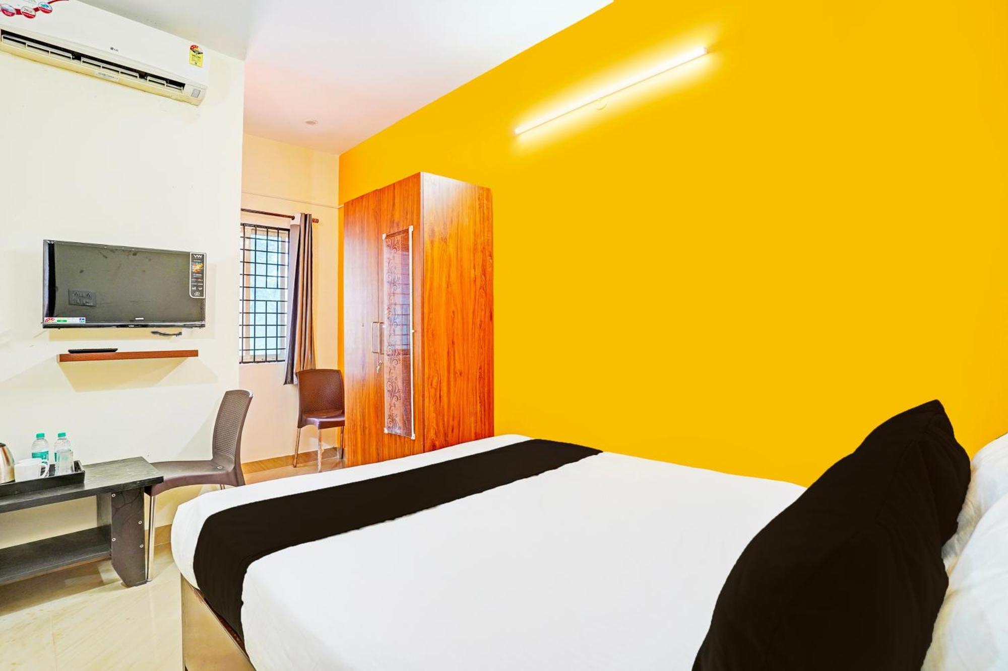 O Jk Blue Rock Comforts Hotel