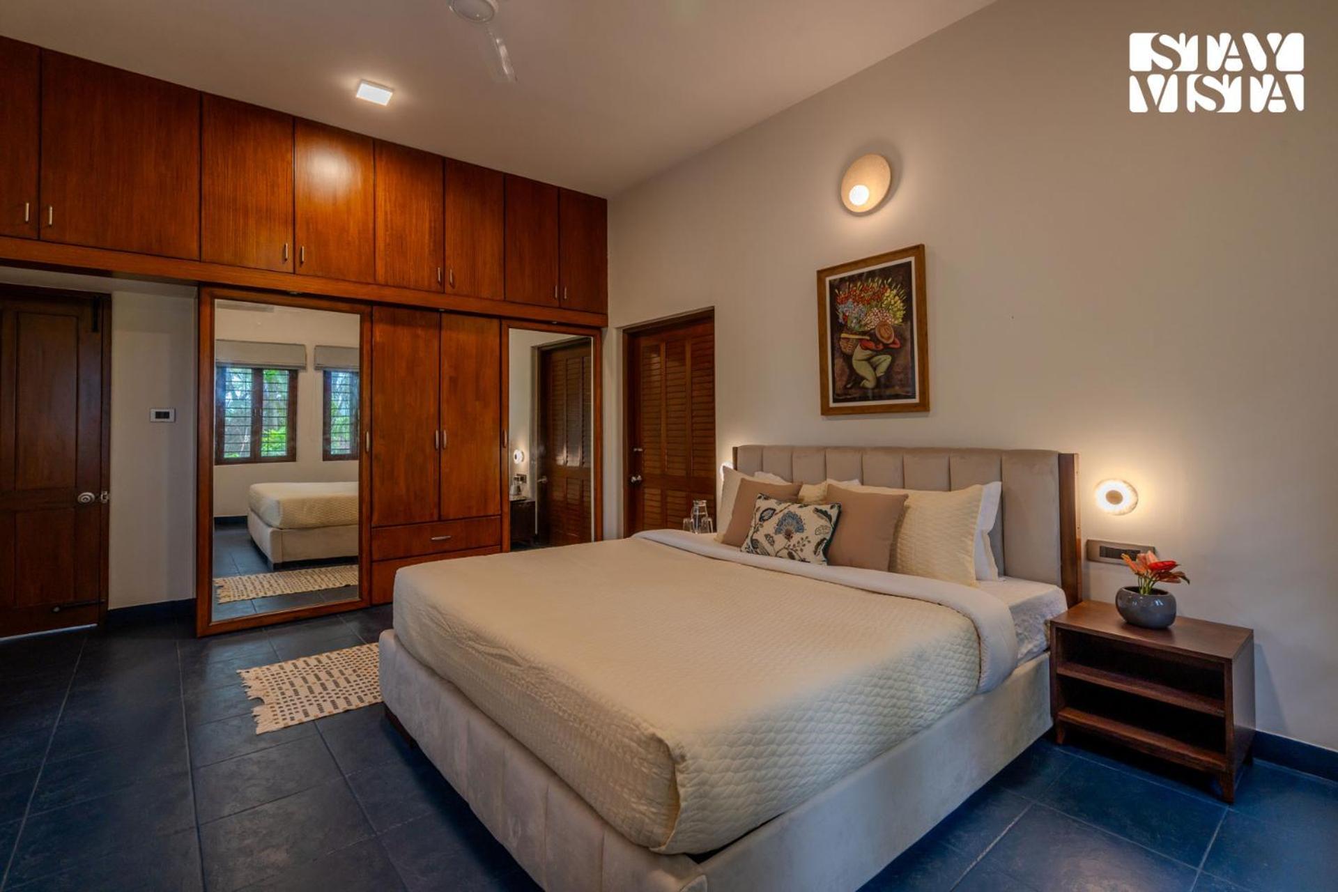 Stayvista At The Lakeshore With View, Wifi, Garden * Bangalore