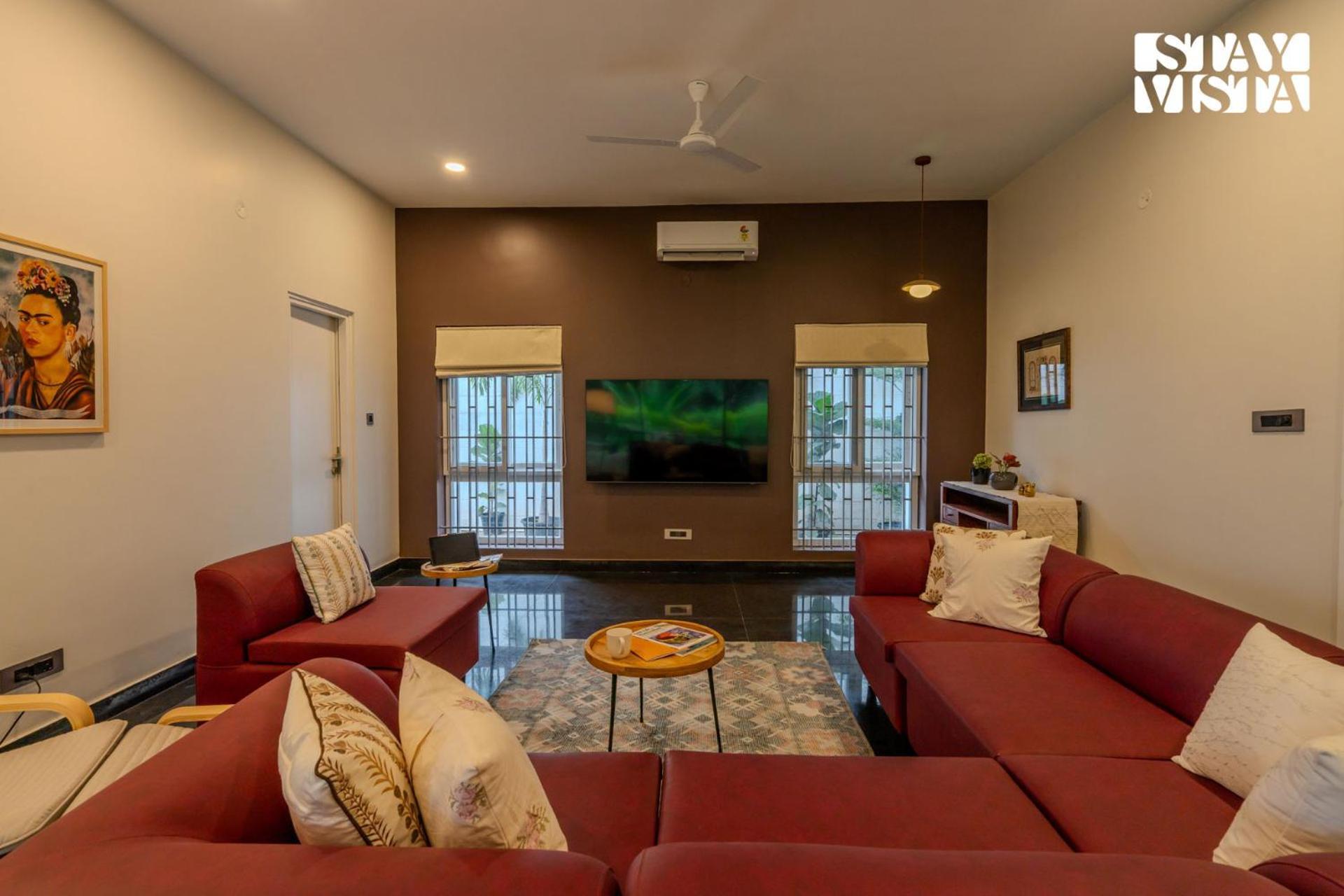 Stayvista At The Lakeshore With View, Wifi, Garden Bangalore