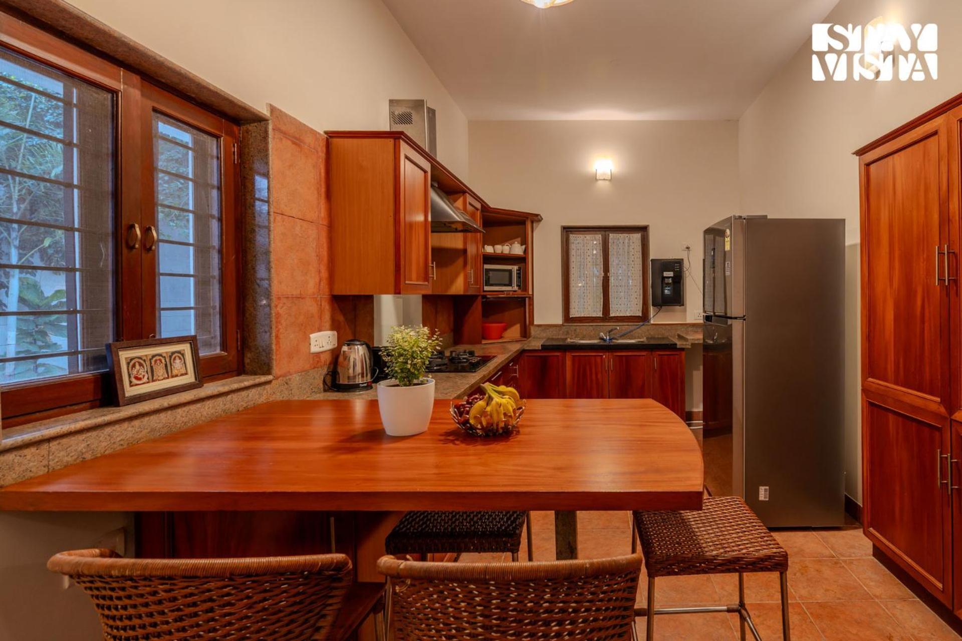 Stayvista At The Lakeshore With View, Wifi, Garden Pousada Bangalore