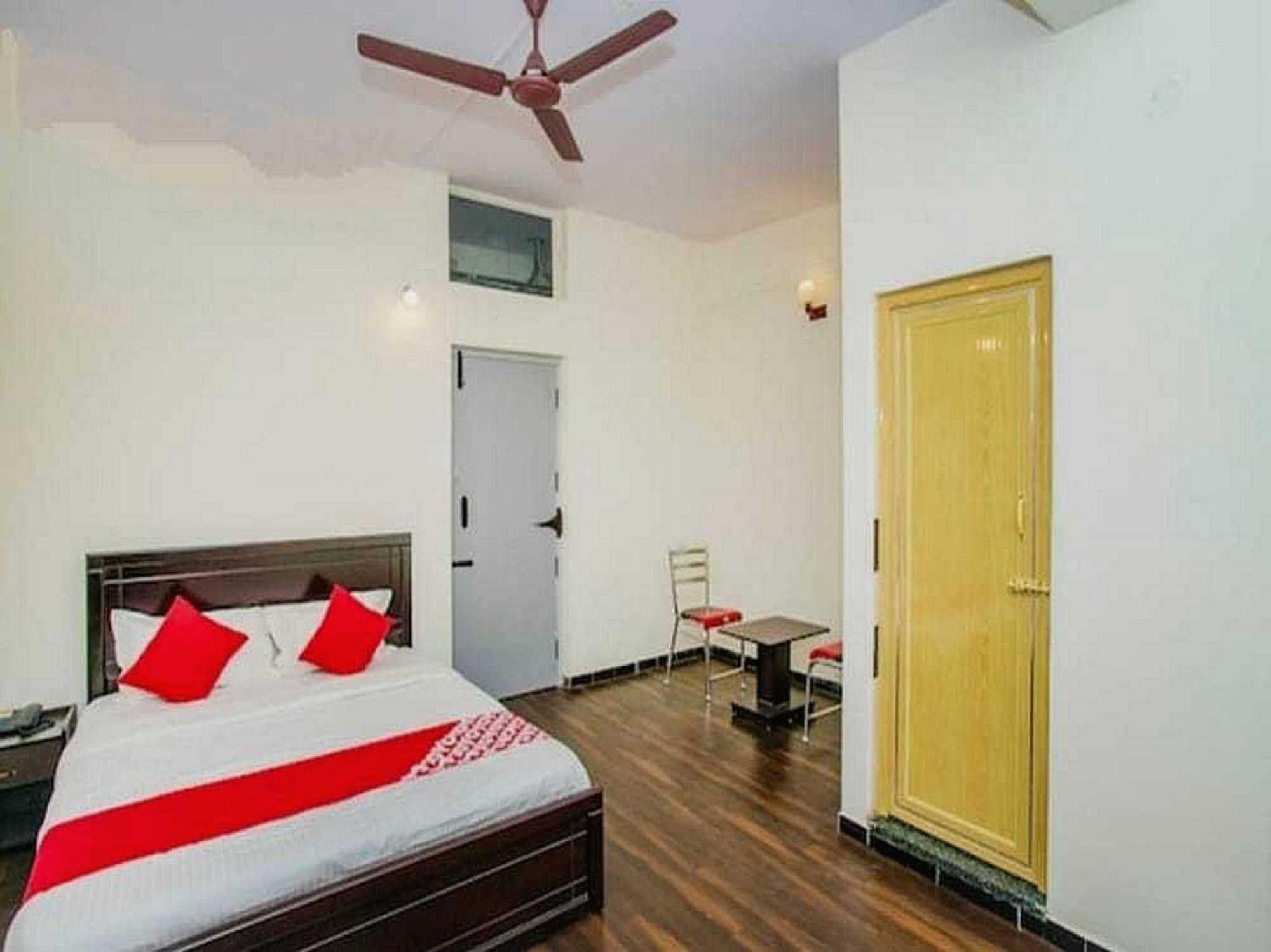 Hotel Spot On Happy Near Sri Amruth Chithra Mandira