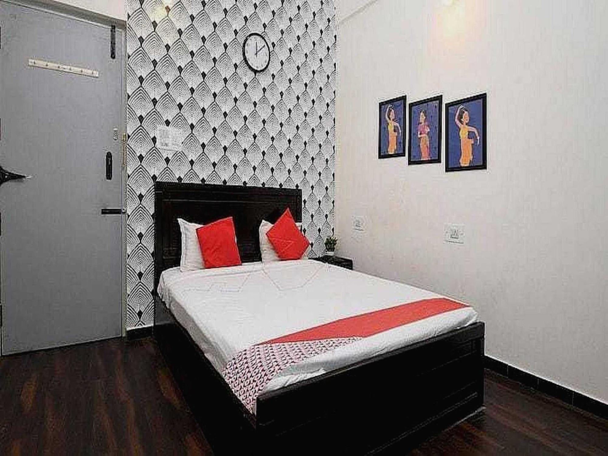 Hotel Spot On Happy Near Sri Amruth Chithra Mandira