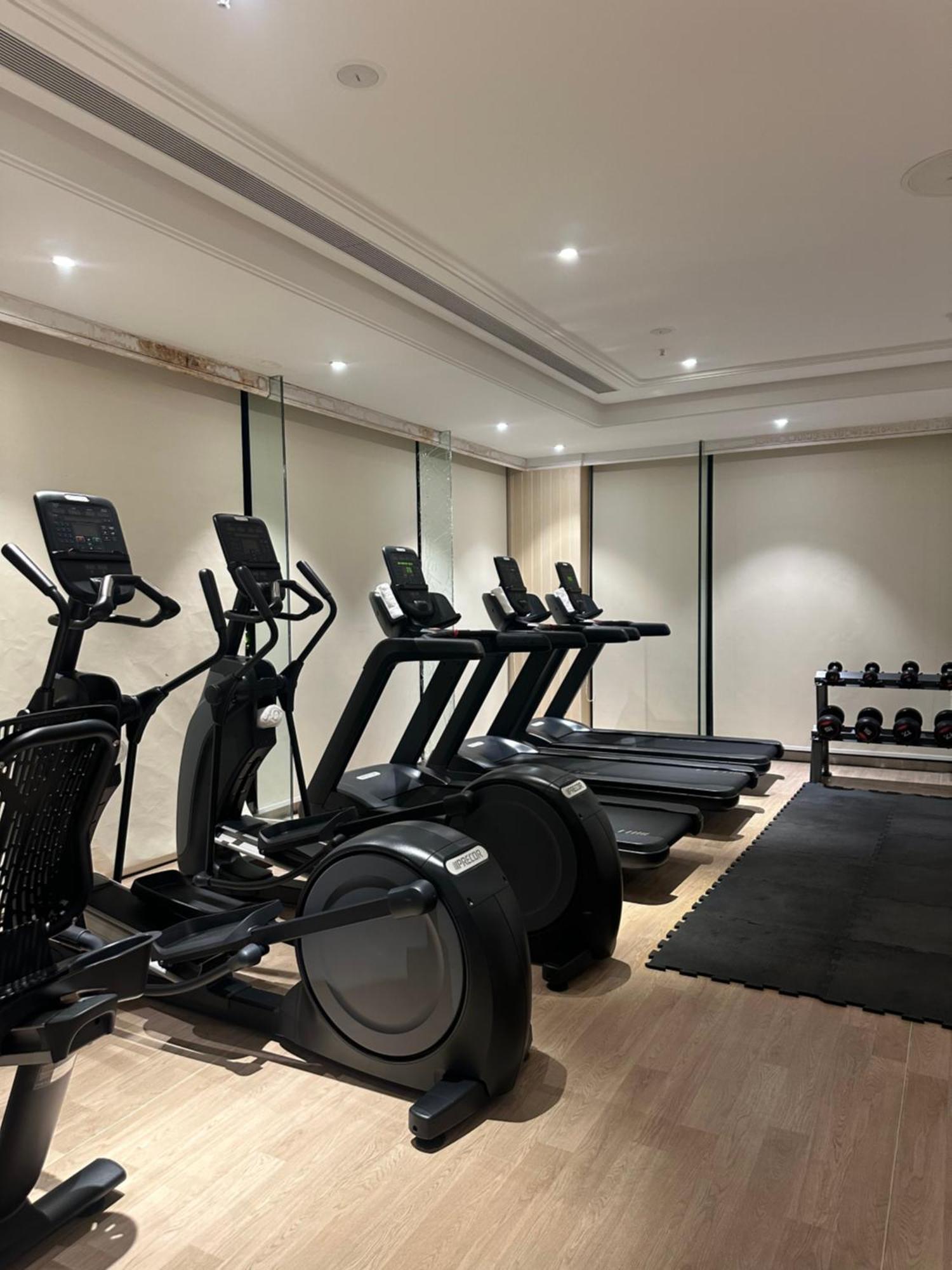 Luxurious In Leelaresidency Near Airport And Manyata Tech Park *