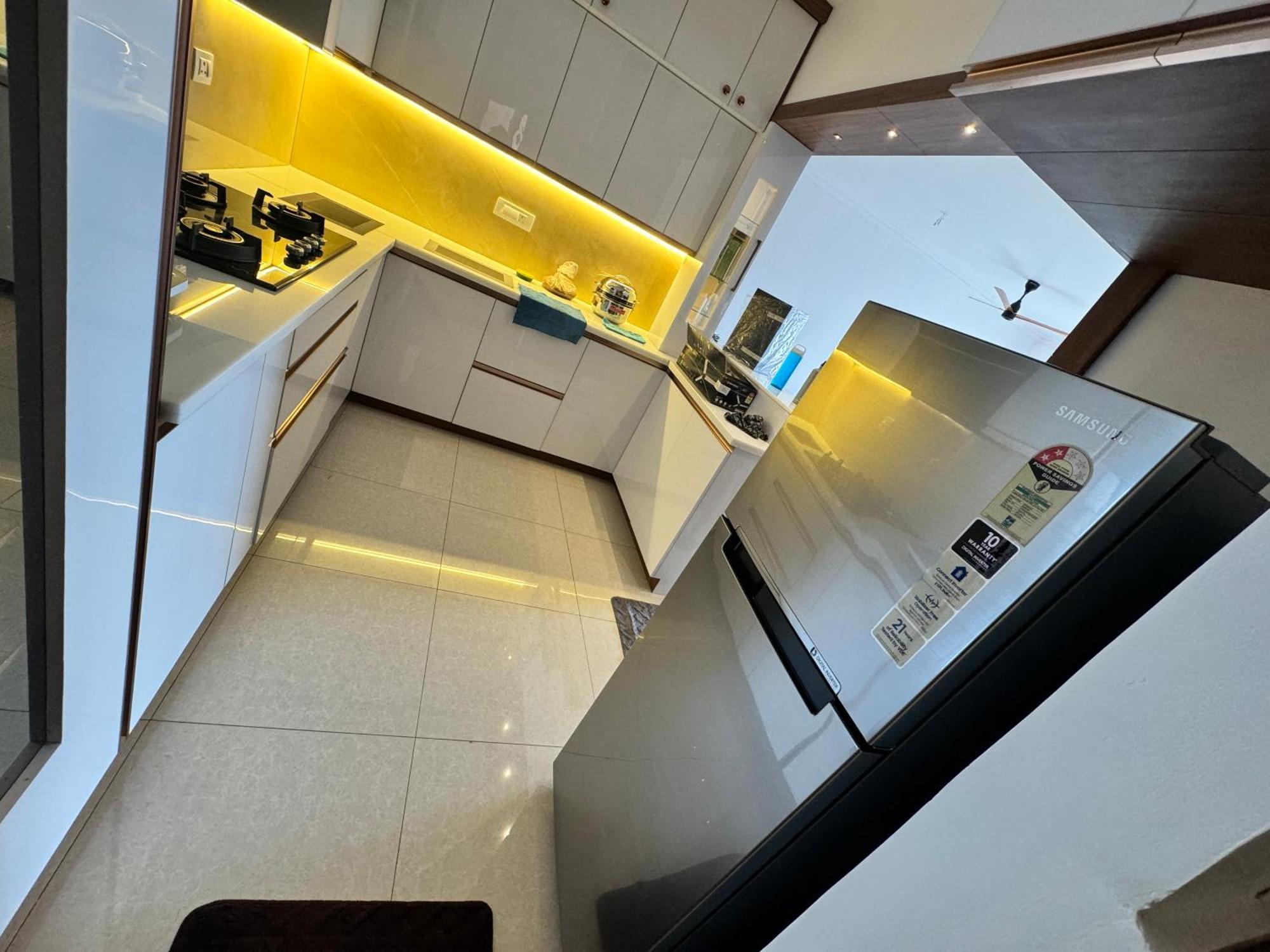 Homestay 6floor In Society Ecity Ph2 Near Tcs Tech Mahindra *