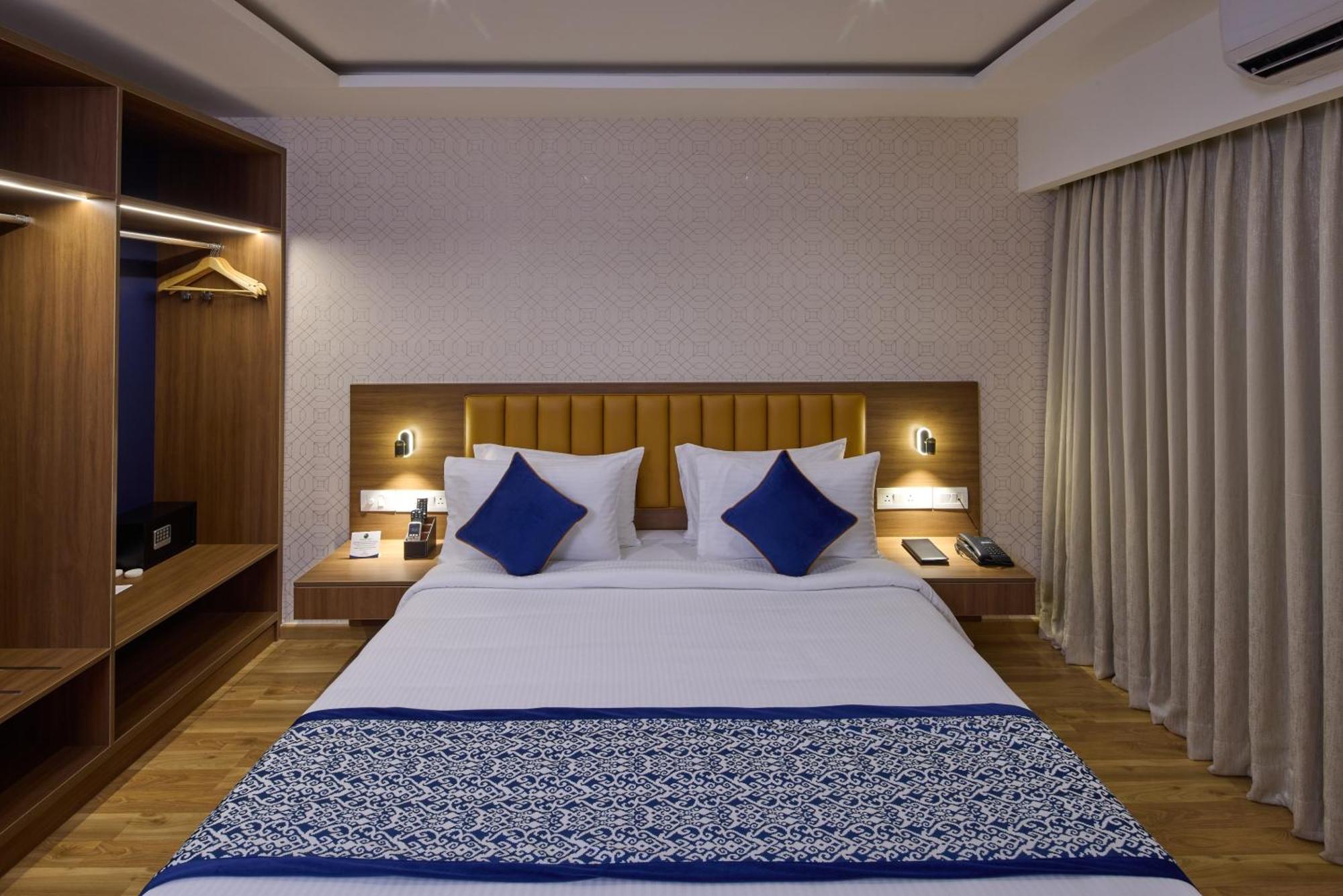Hotel Grand Continent Brookefield
