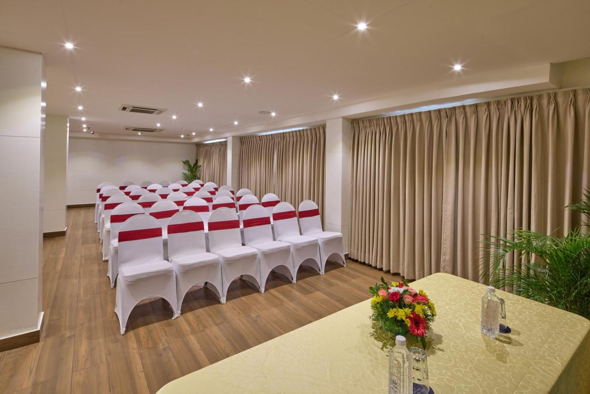 Hotel Grand Continent Brookefield