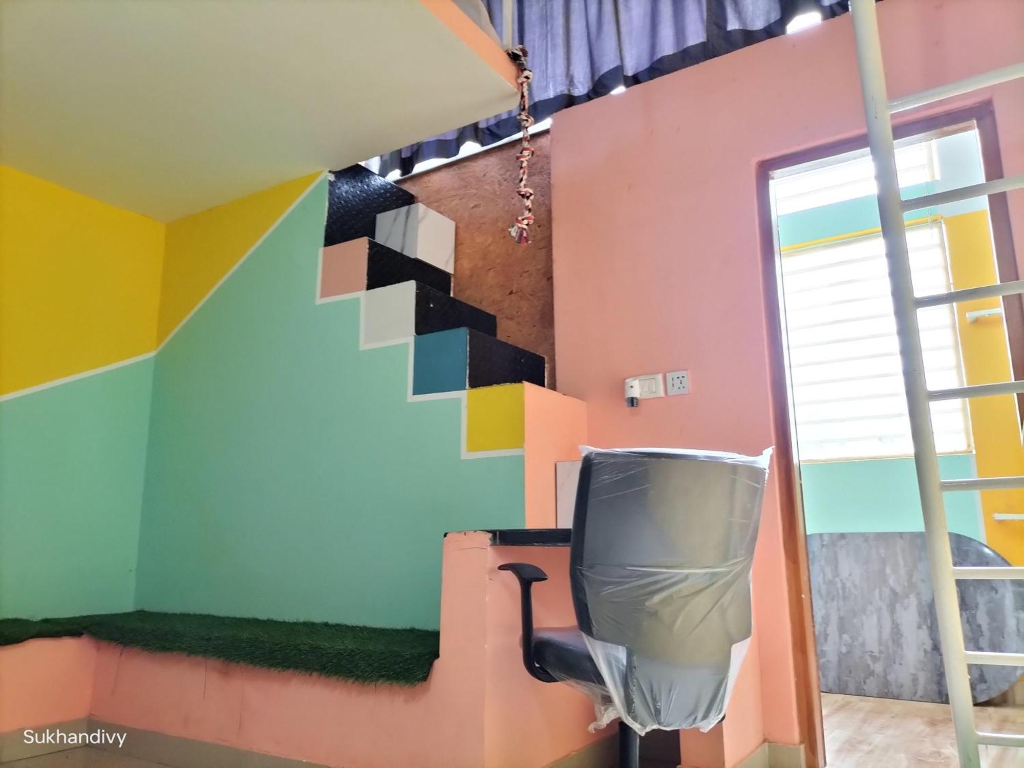 Sukhandivy Caves Guest house *