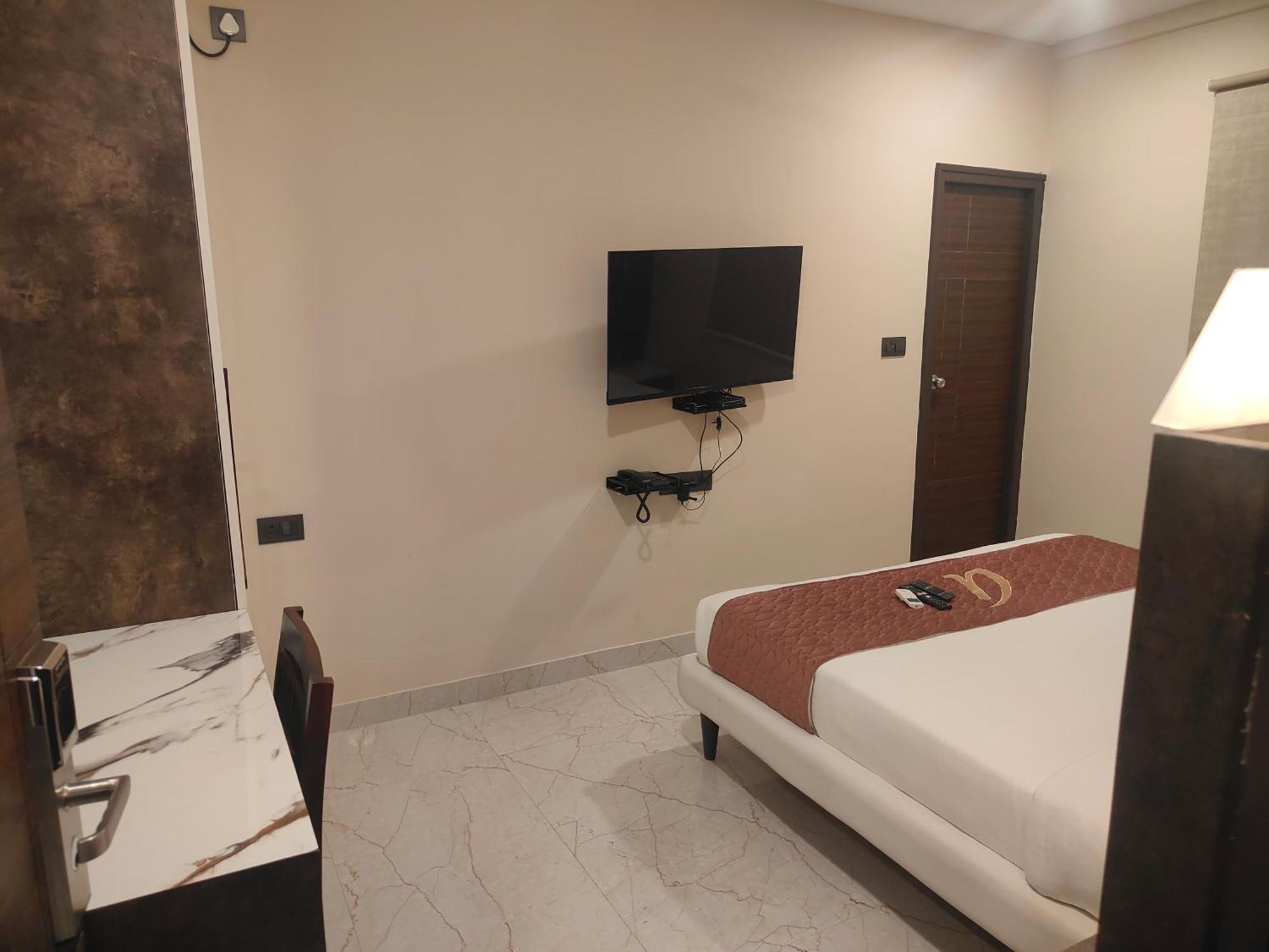 Hotel Astra And - Sector 7 Hsr Layout 3*