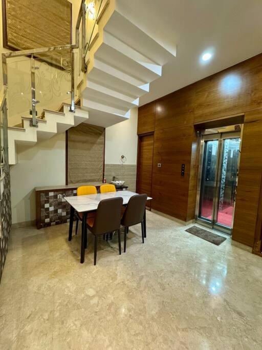 Ultra Luxurious 4 Floor Villa