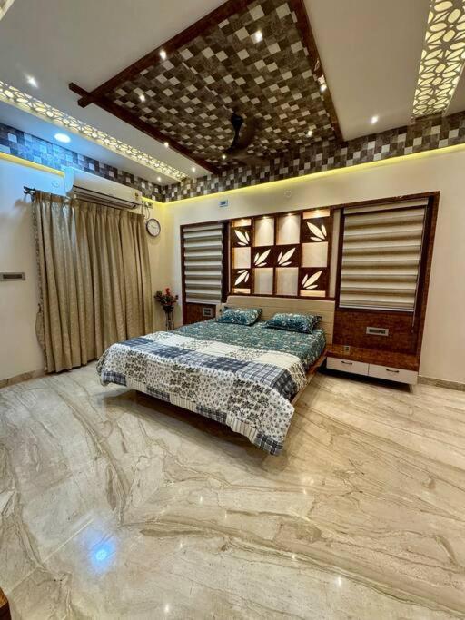 Ultra Luxurious 4 Floor Villa *