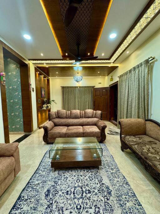 Ultra Luxurious 4 Floor Villa *