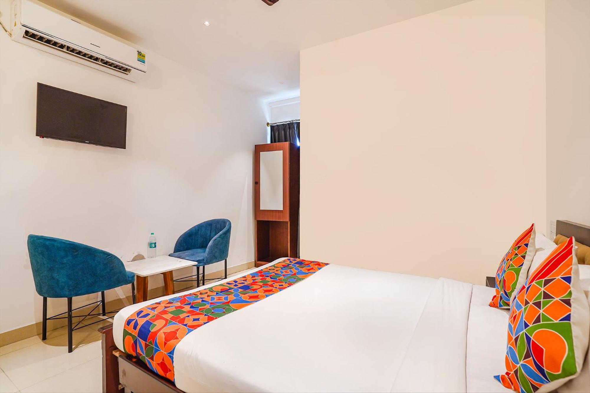 Hotel Fabhotel Srinidhi Comfort